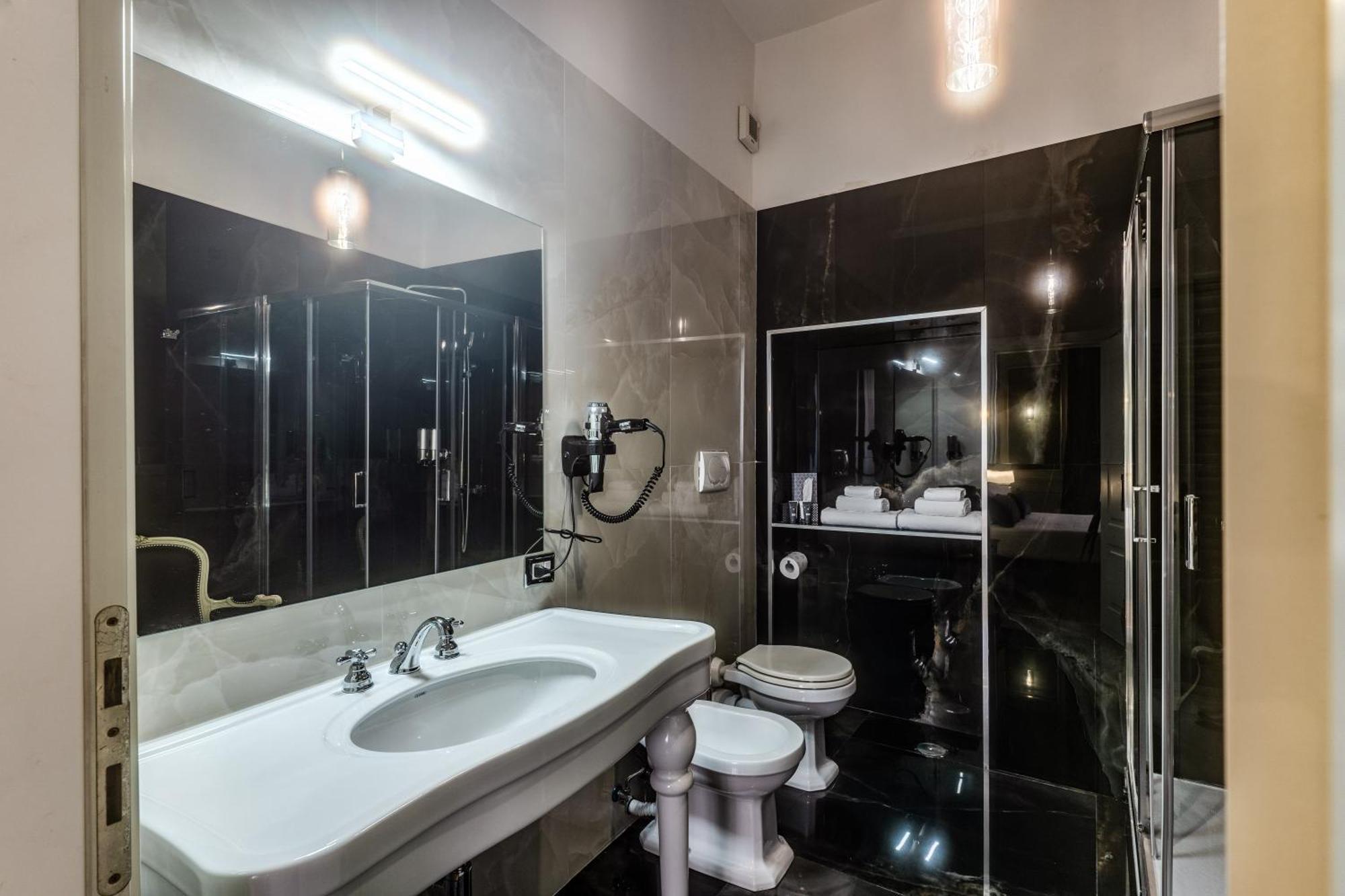 Hotel Relais Fontana Di Trevi 3*