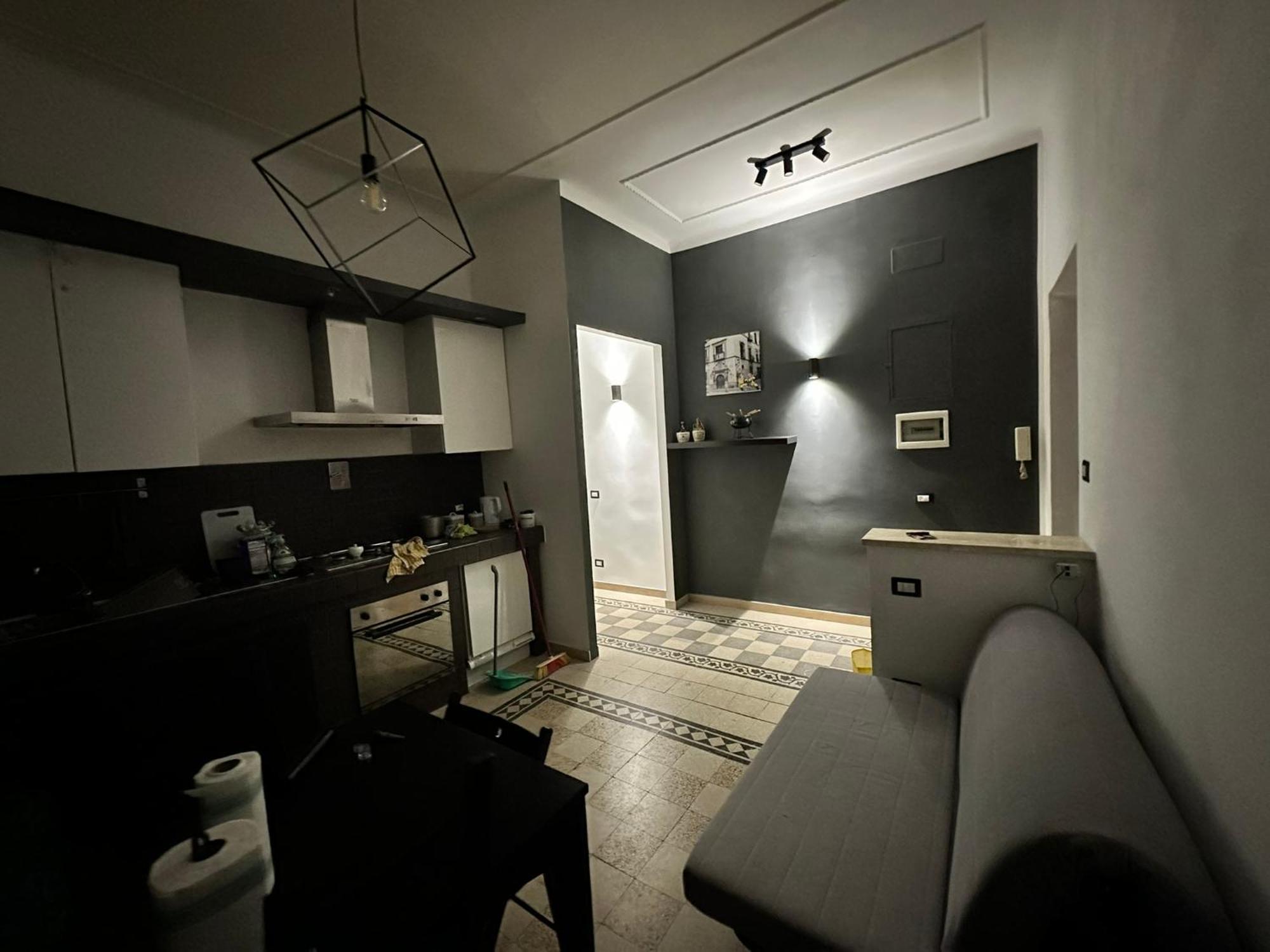 Jef Vaticano, Apartamento *