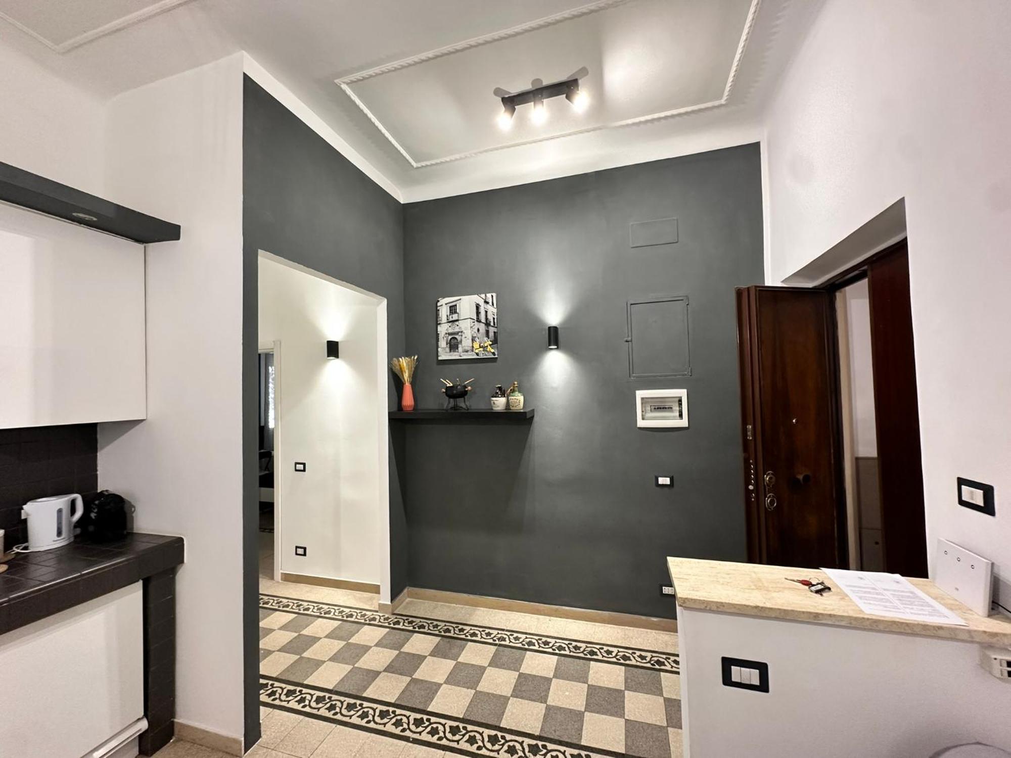 Jef Vaticano, Apartamento *