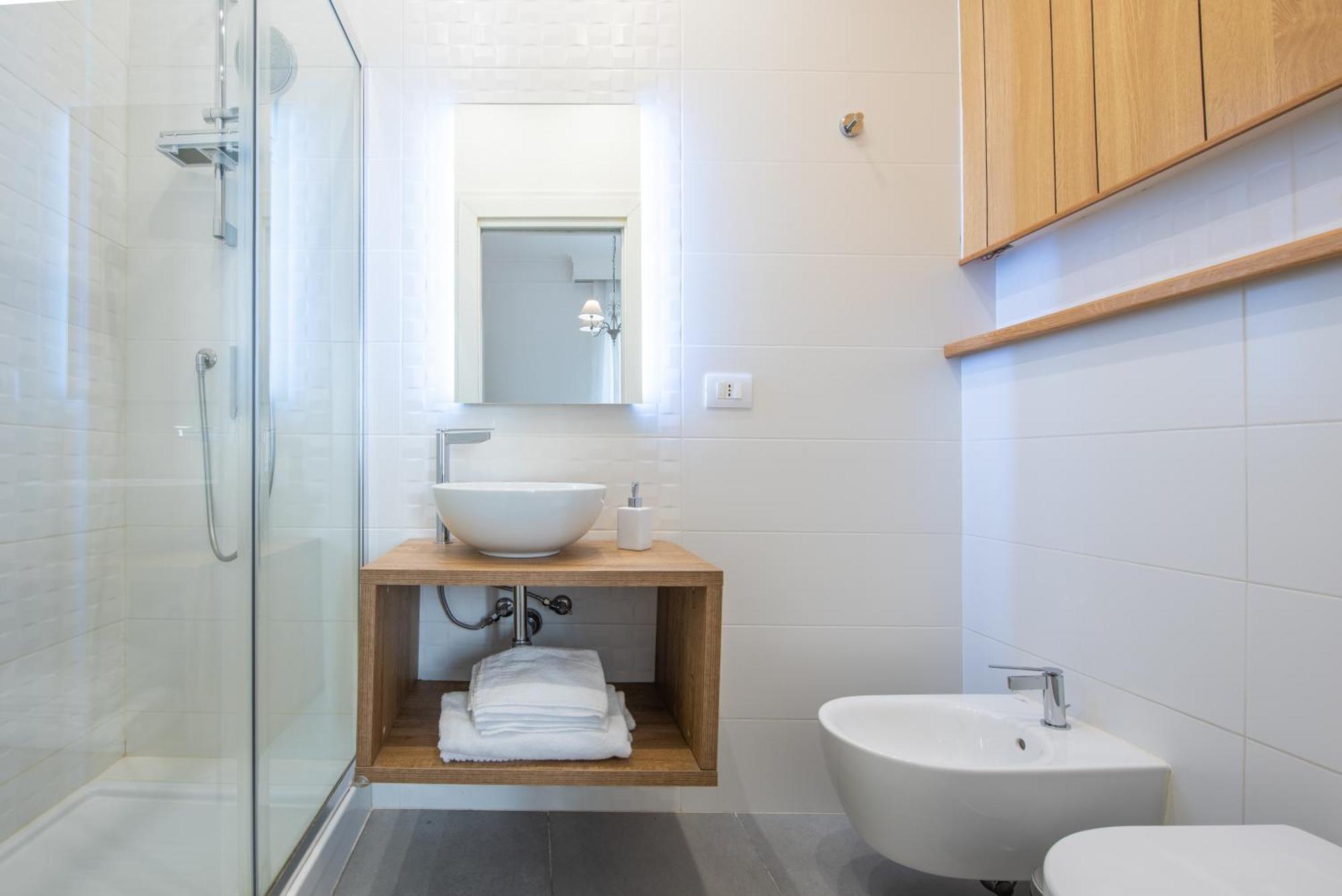 Benny Gold - Domus Apartamento Roma
