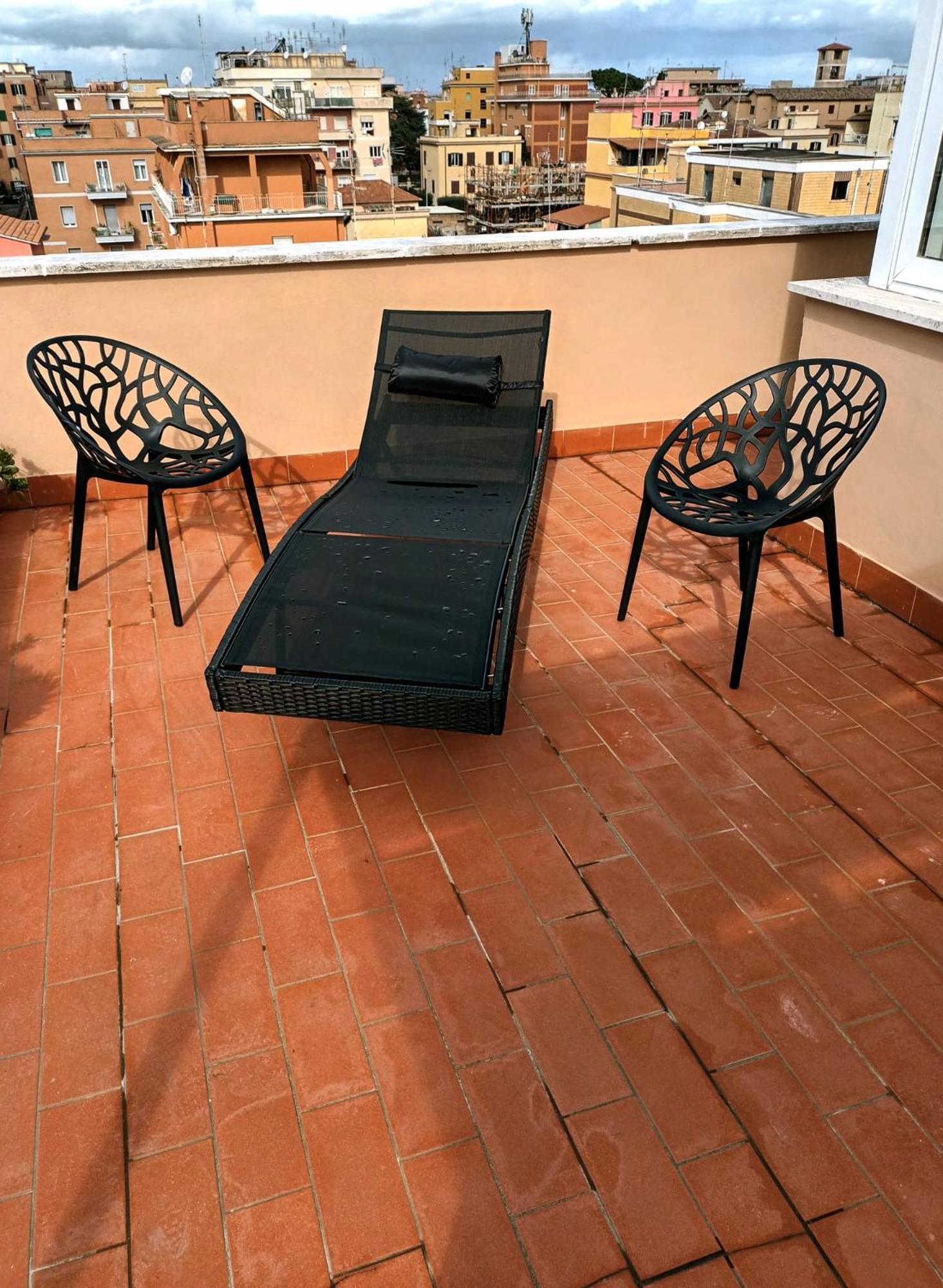 Apartment Casetta Sole, Superattico Con Terrazzo Vicino San Pietro, New