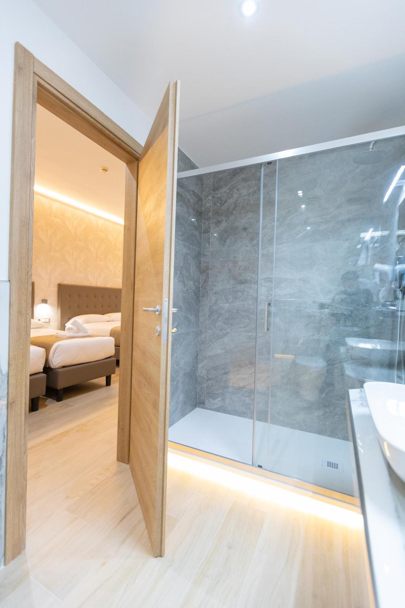 Maximus Hotel