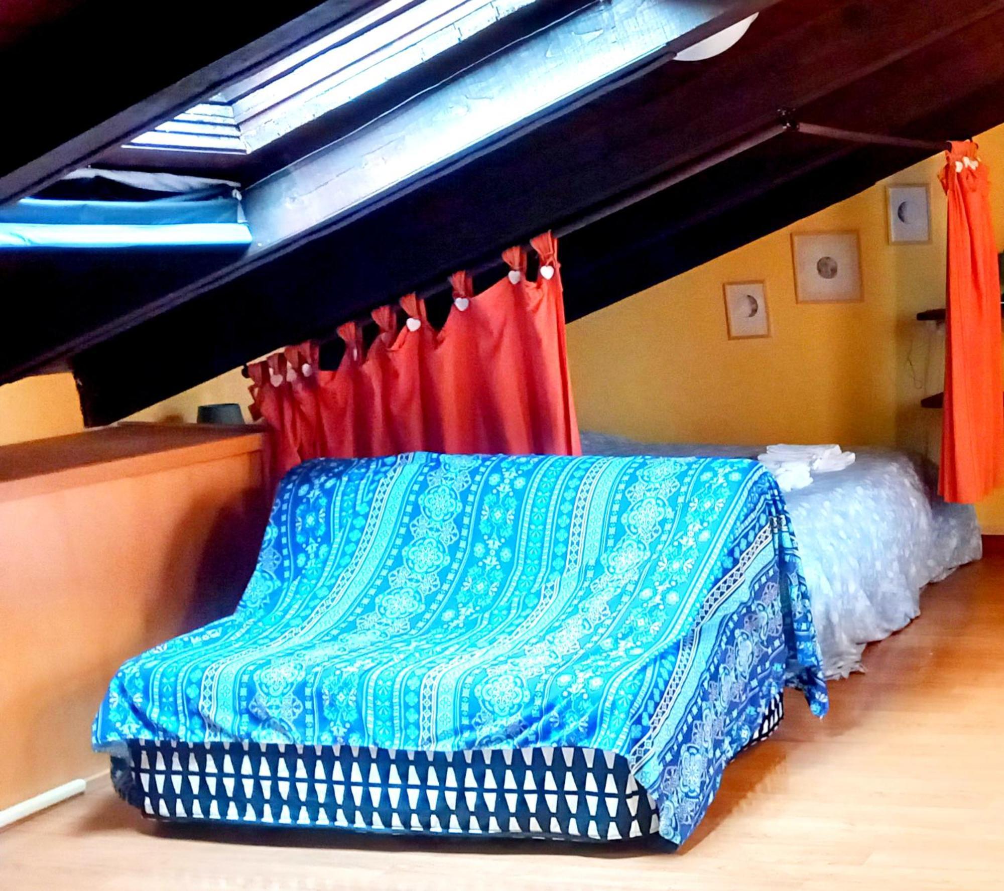 Apartment Bluemoon Attic With Sunny Terrace Rom