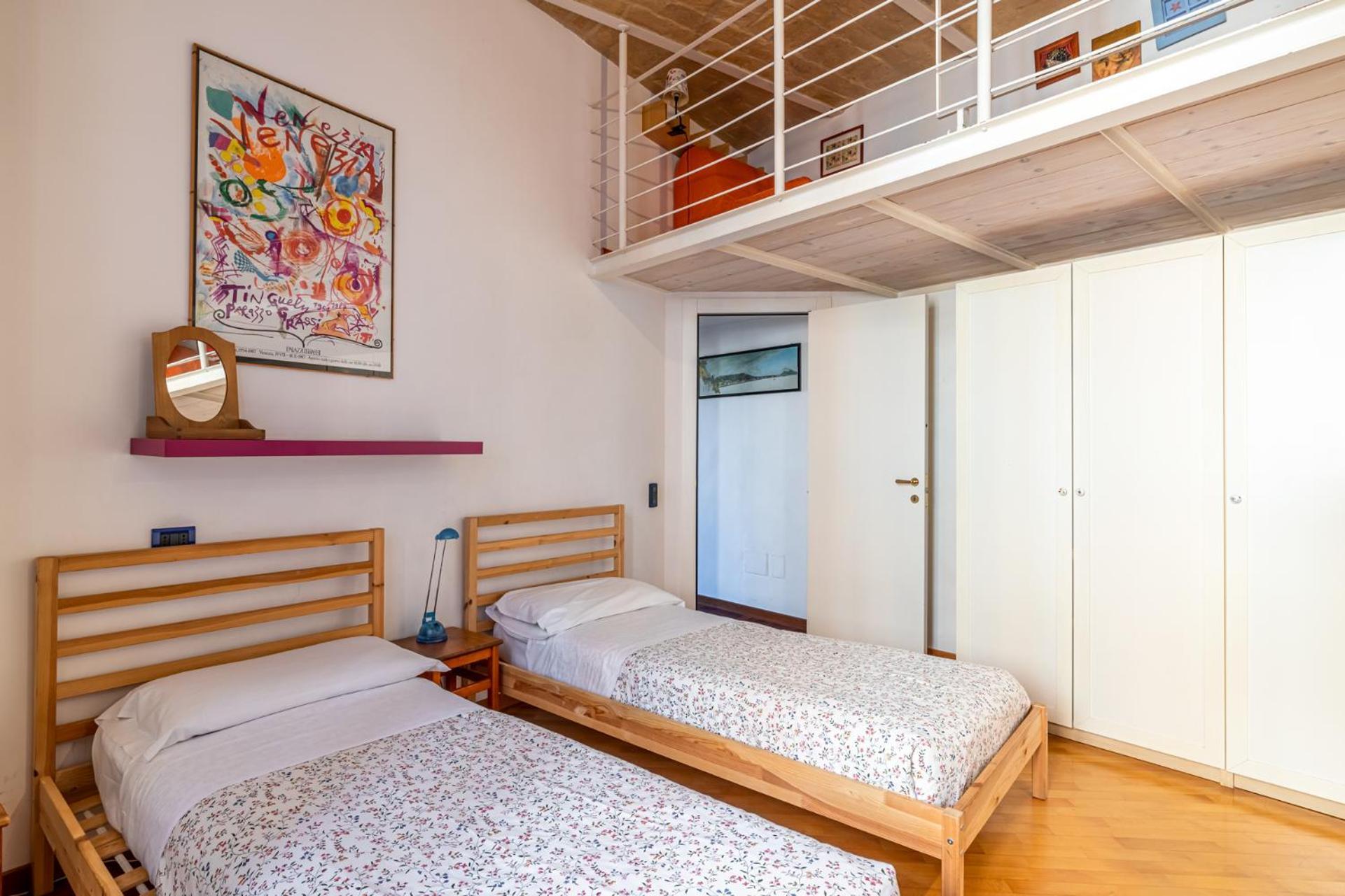 New Trastevere Home: Big, Elegant, Comfy Appartamento Roma