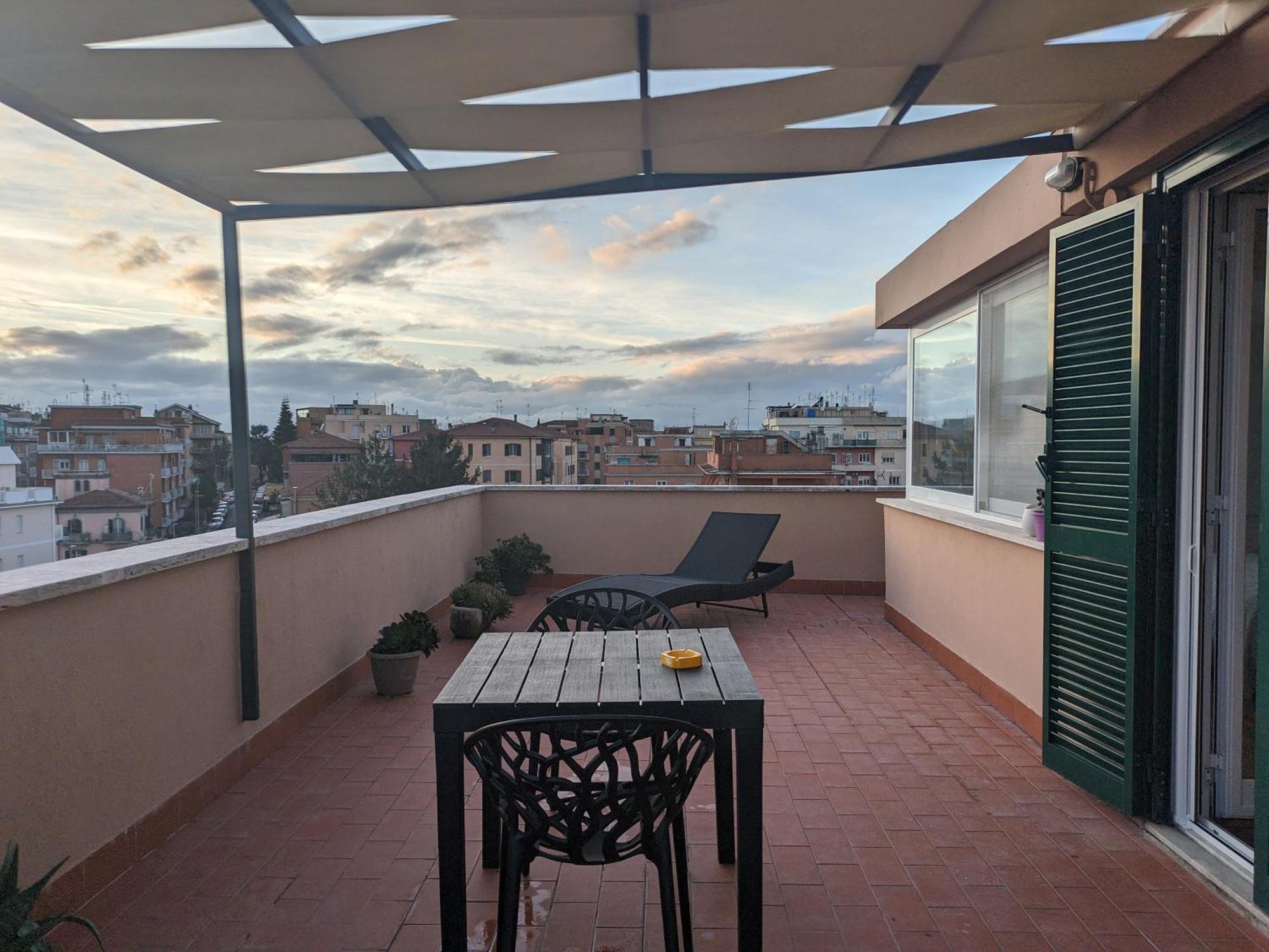 Apartment Casetta Sole, Superattico Con Terrazzo Vicino San Pietro, New *