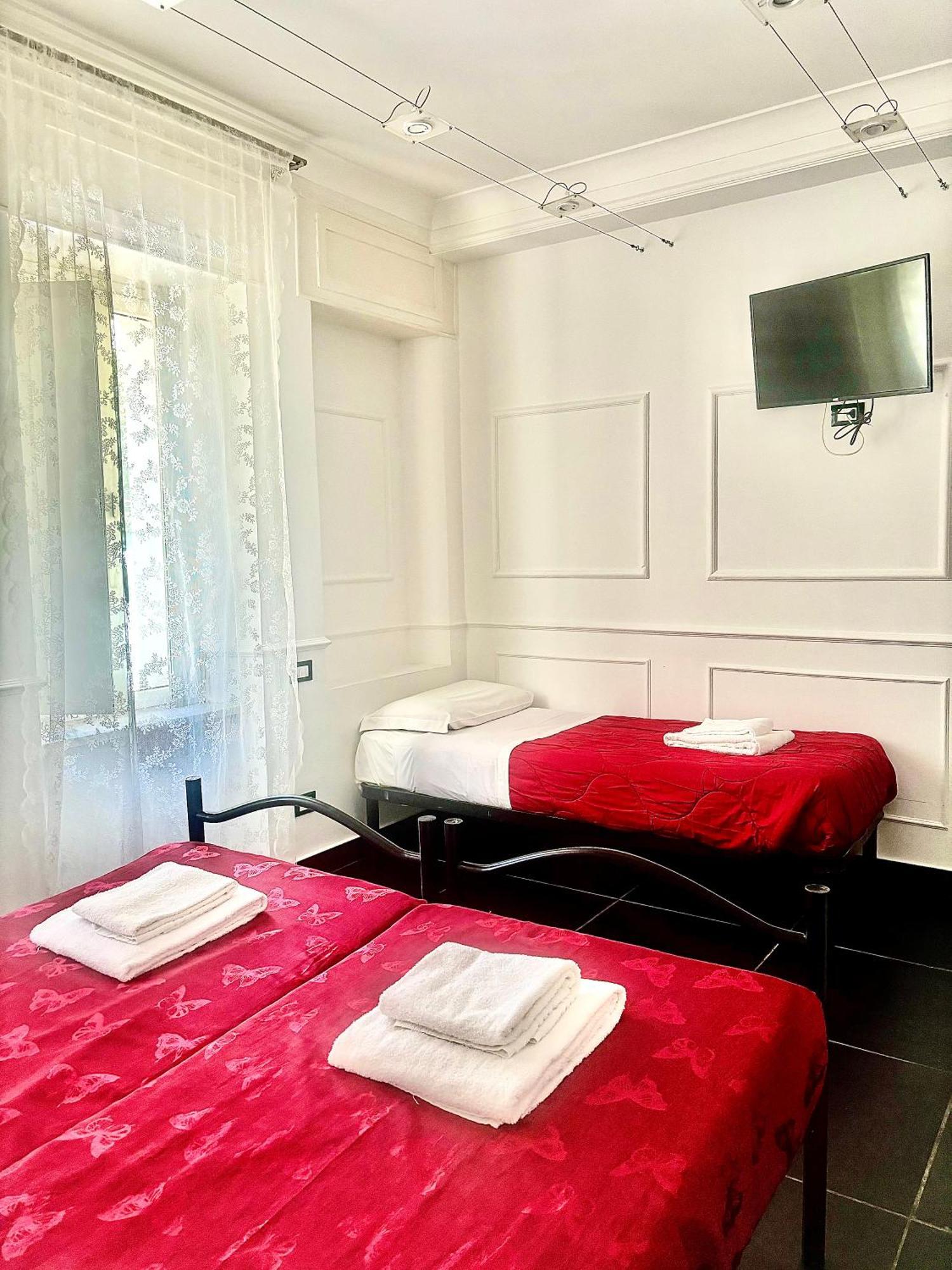 Palace Hostal Roma