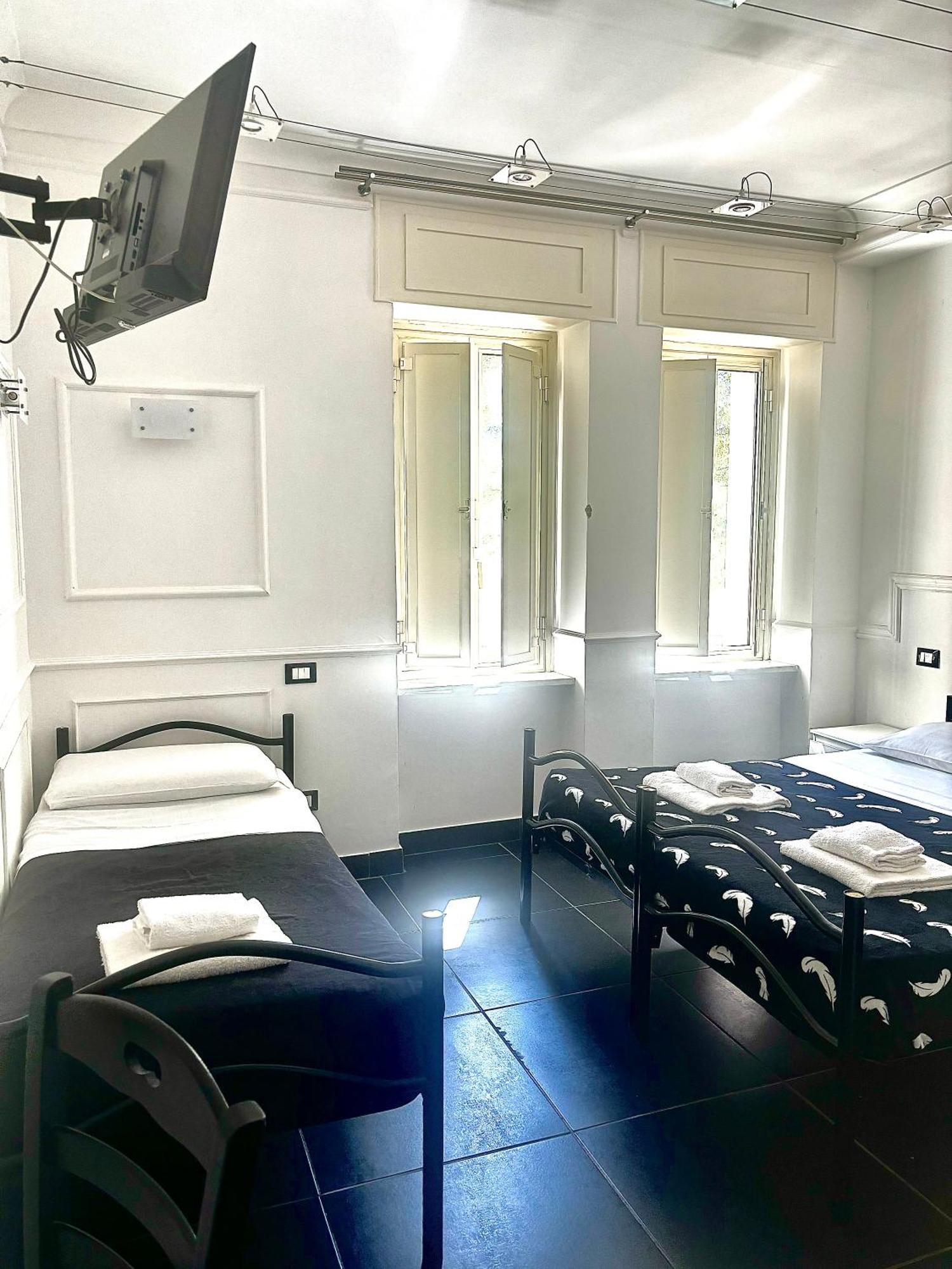 Palace Hostal Roma