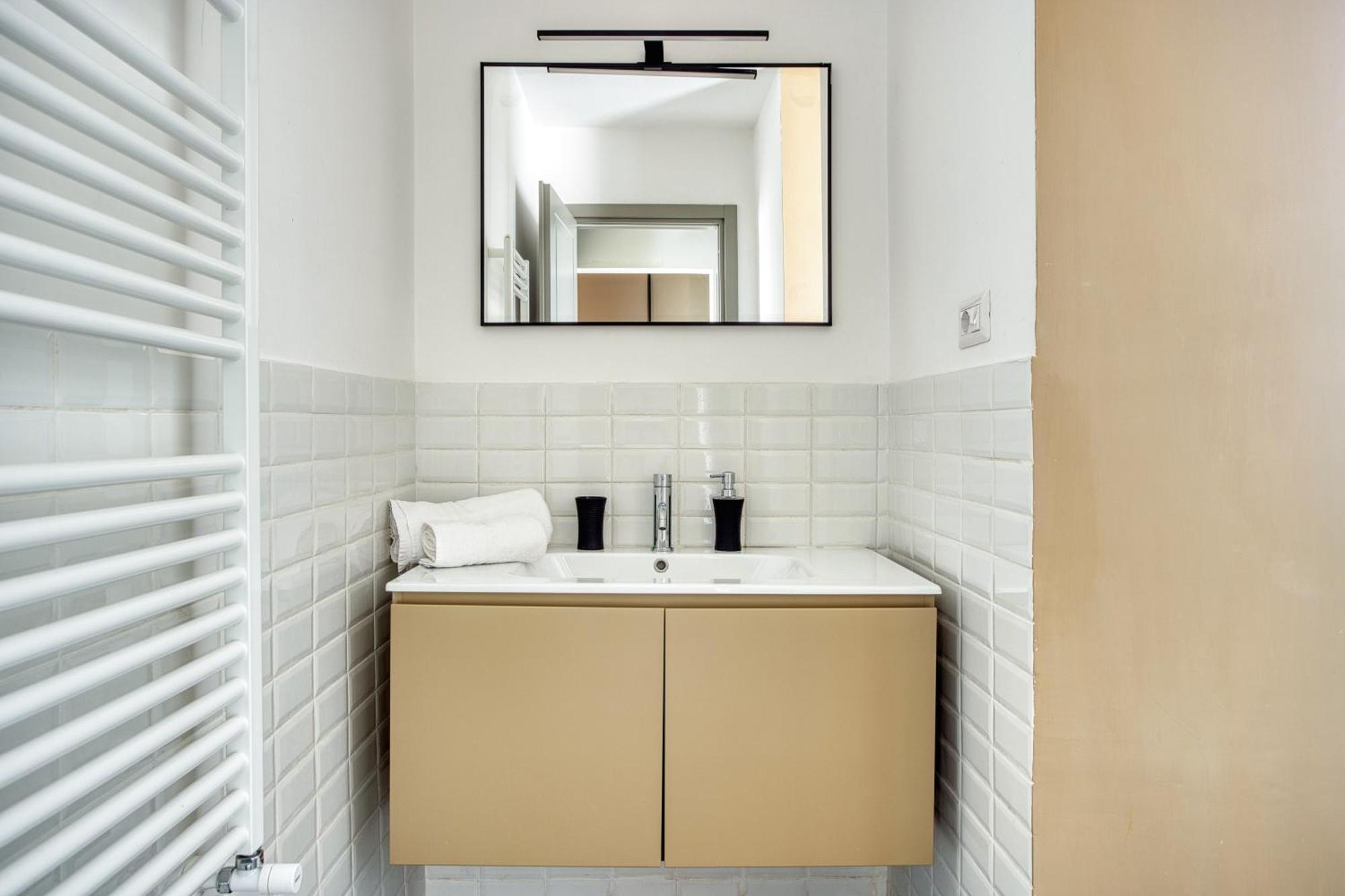 Clausim Domus: New Brightful Flat Next To The Vatican Apartment