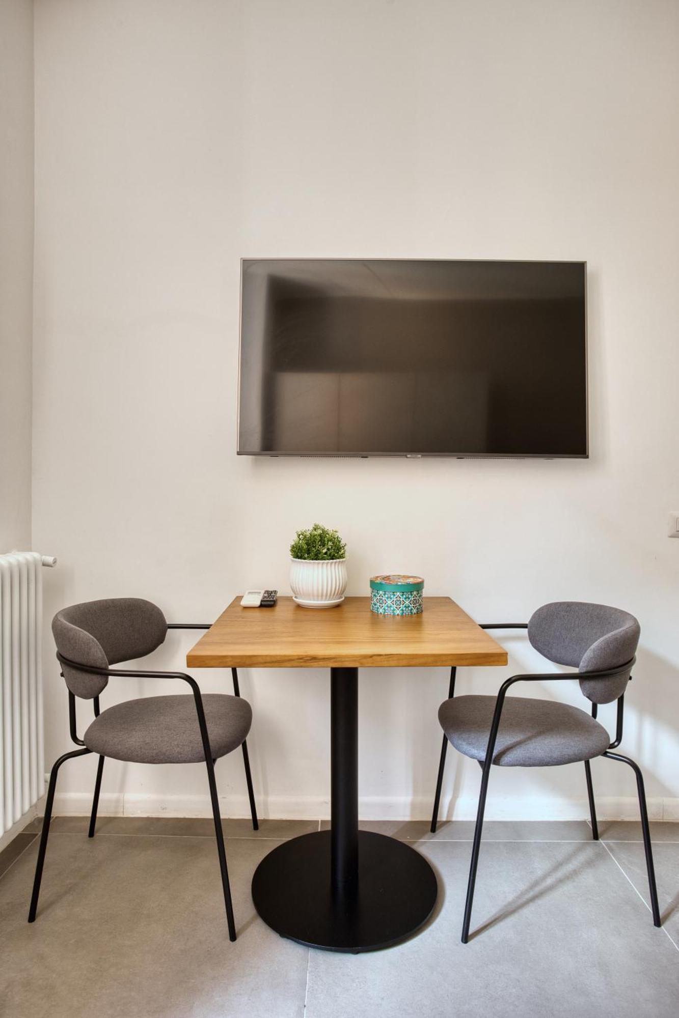 Clausim Domus: New Brightful Flat Next To The Vatican Apartment *
