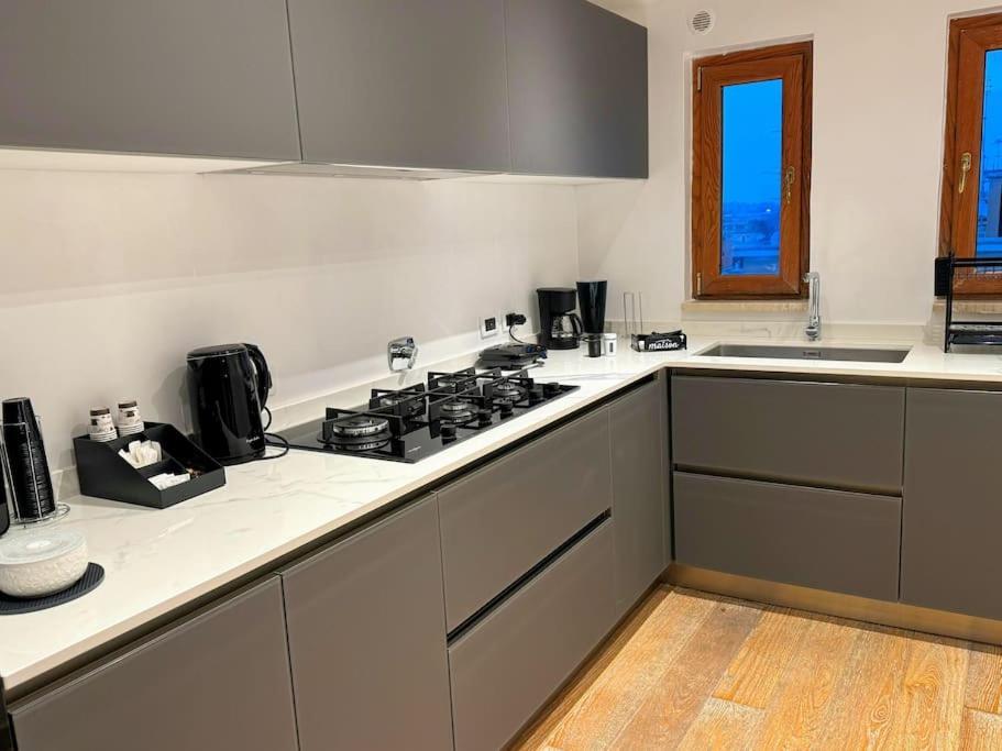 10 Min To Center Luxury Panoramic Penthouse