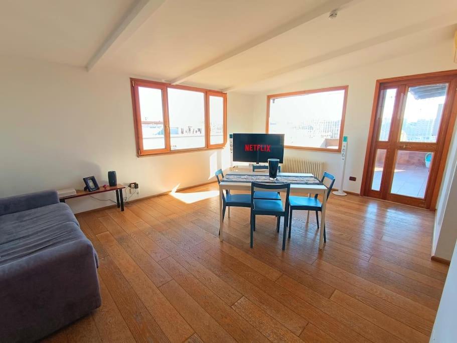 10 Min To Center Luxury Panoramic Penthouse Rom