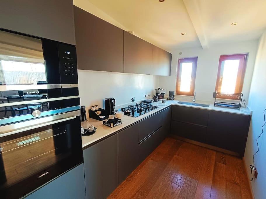 10 Min To Center Luxury Panoramic Penthouse Apartamento