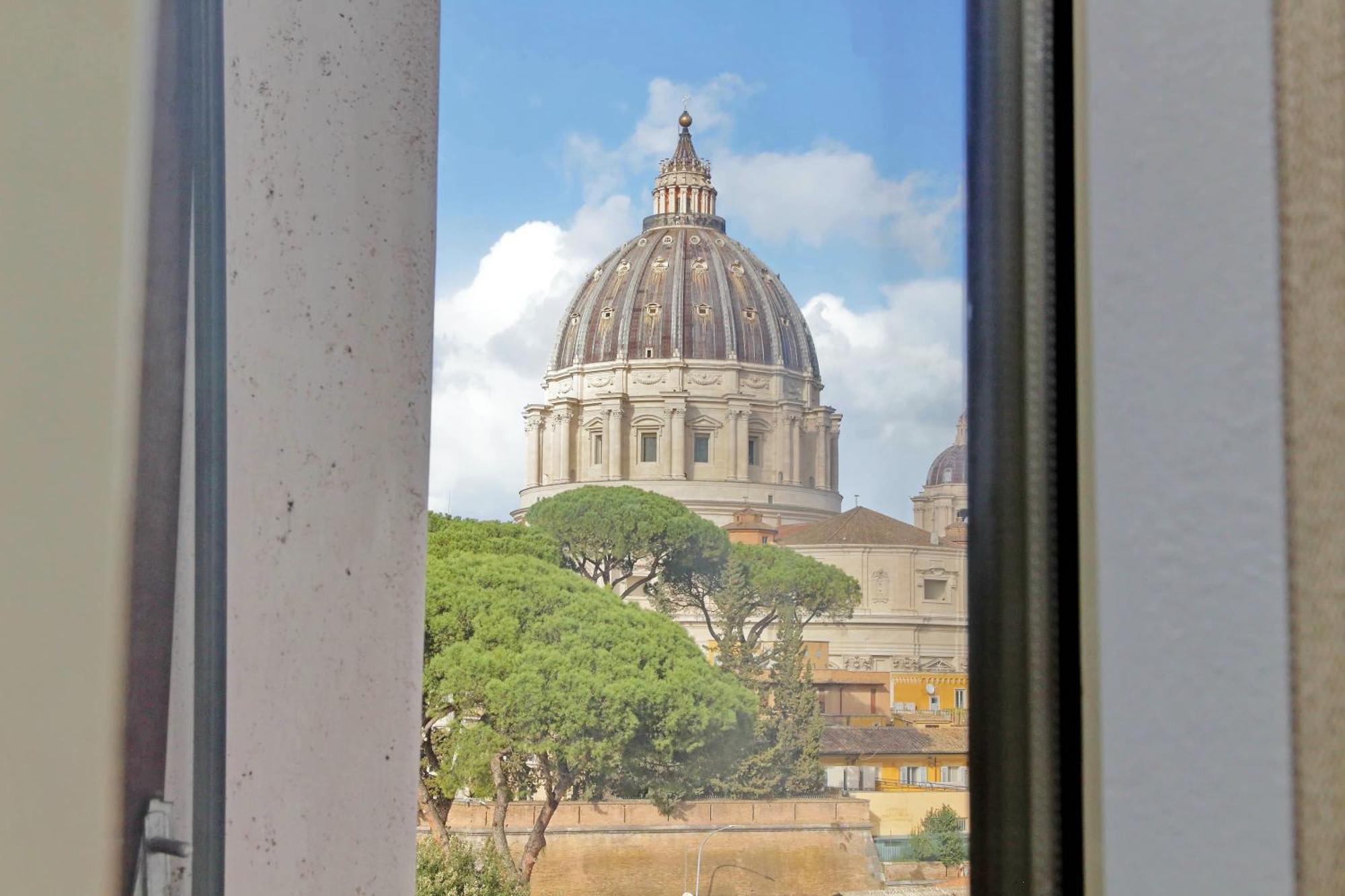 Ych-una Finestra Sulla Cupola Di San Pietro *