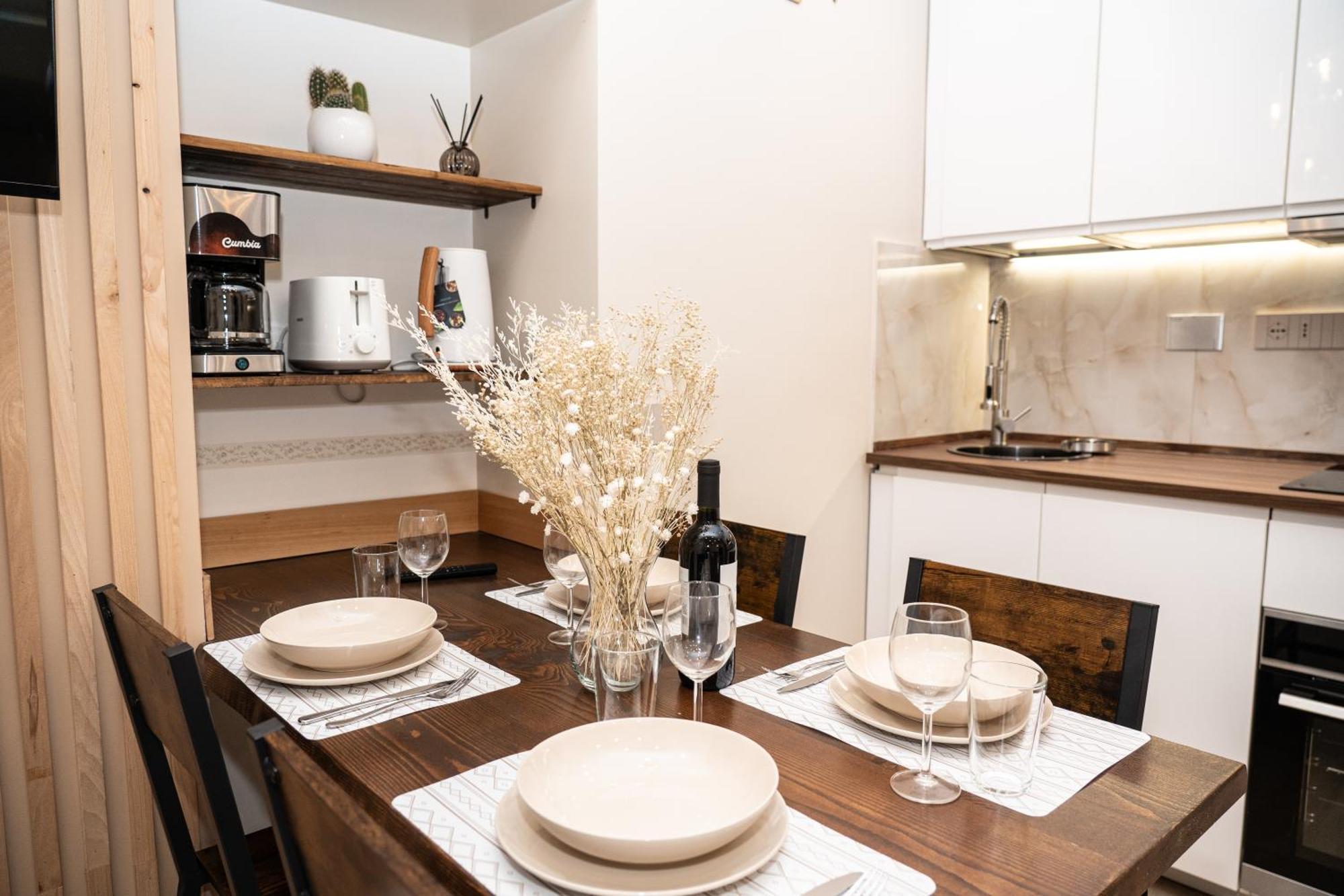 Leon Modern Near Subway - Ground Floor Appartamento