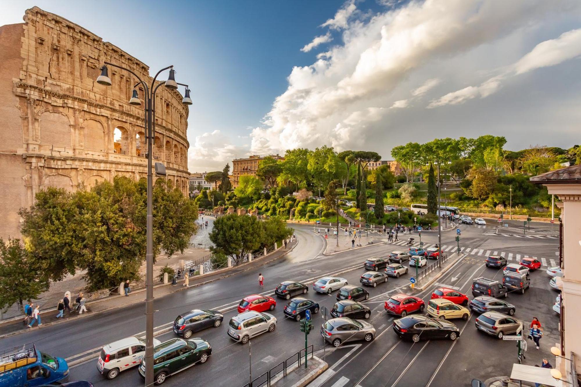 Iconic With Unique Colosseum View Leilighet Roma