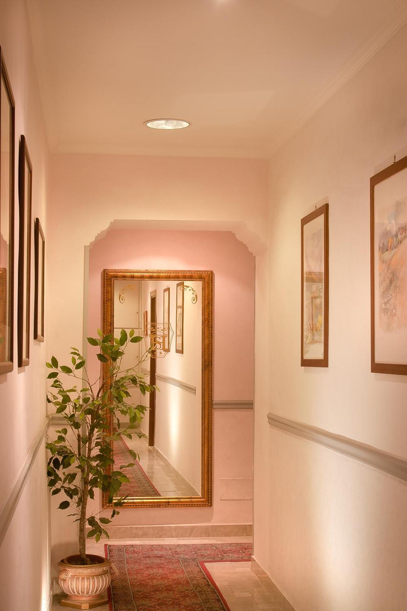 Silla Hotel 2*