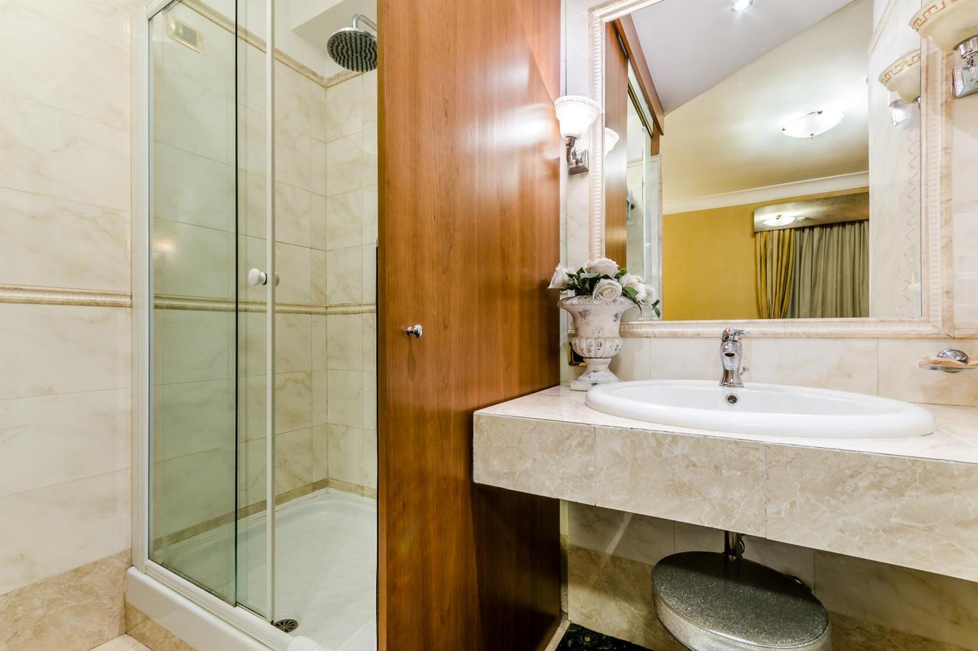 Luxury H 2000