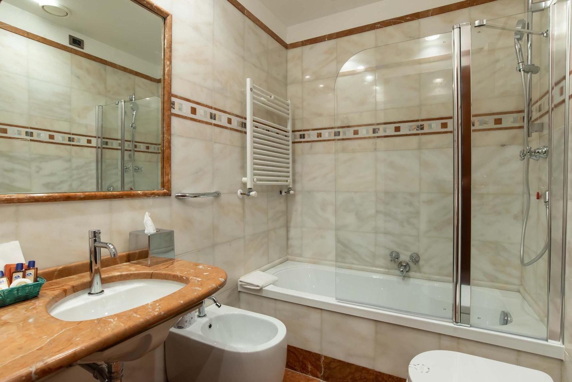 Hotel Genova 4*