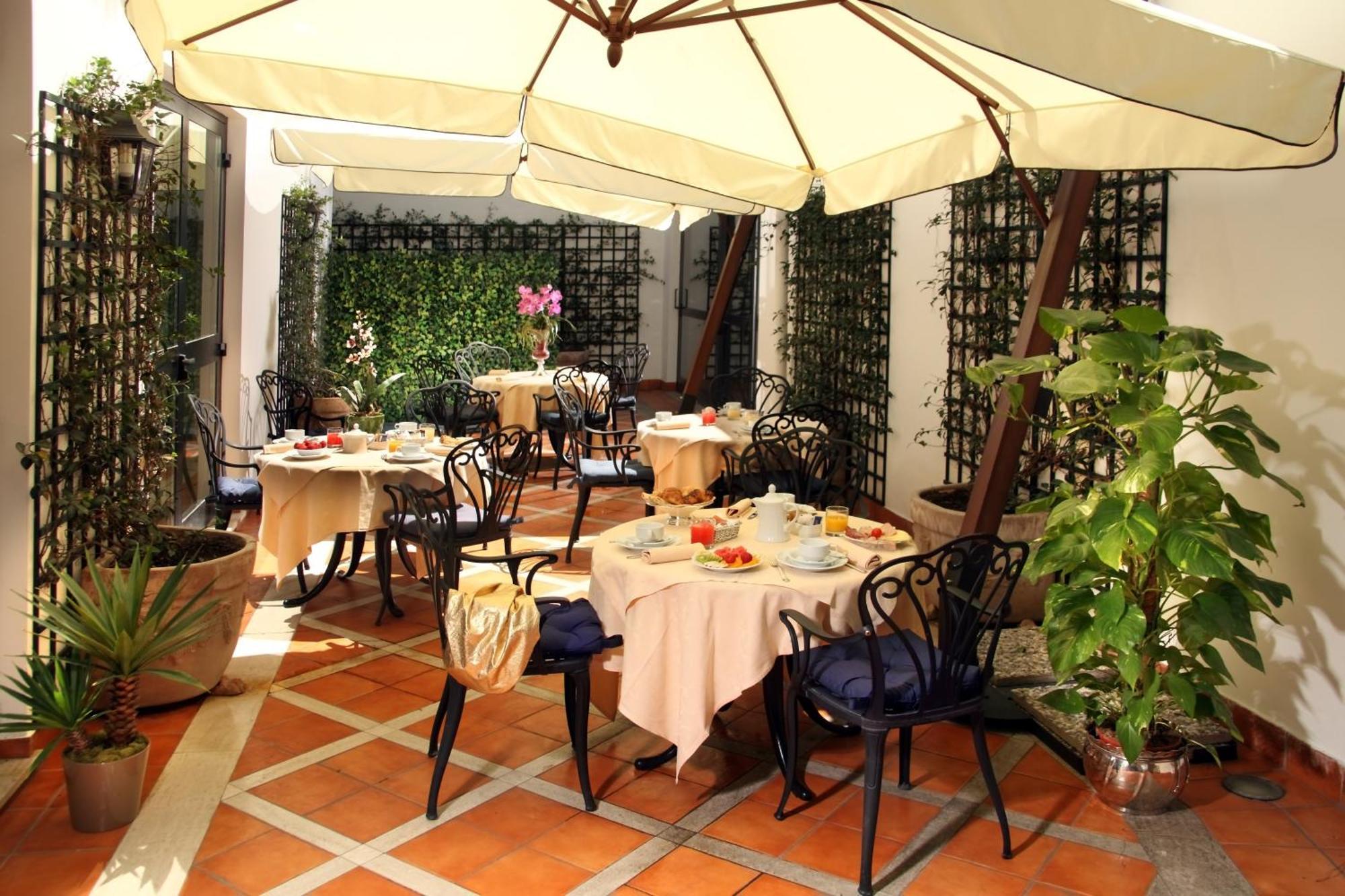 Hotel Donna Laura Palace By Omnia 4*