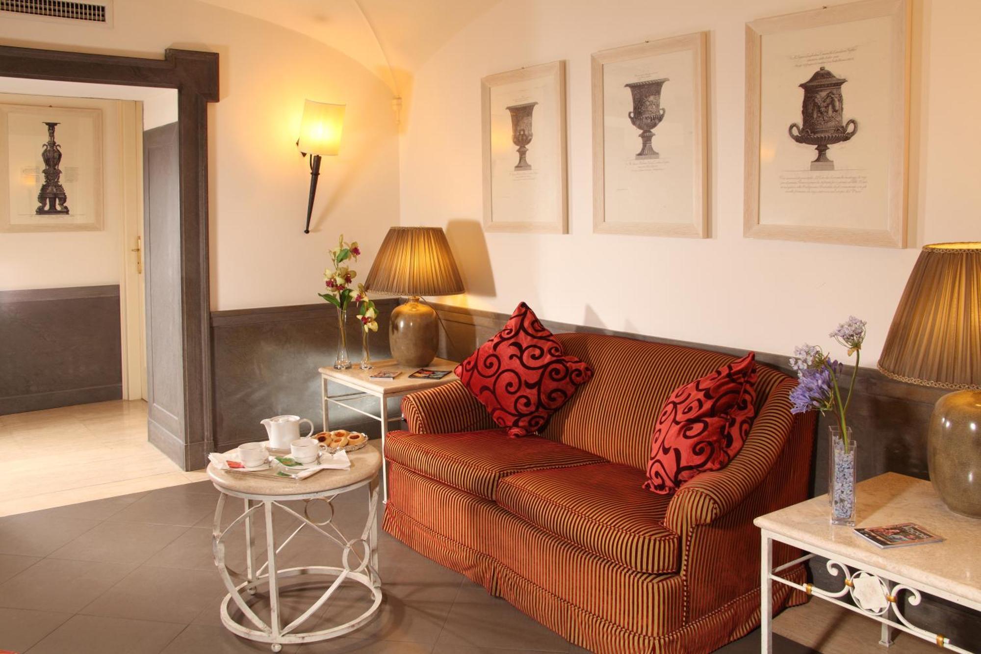 Hotell Glori 4*