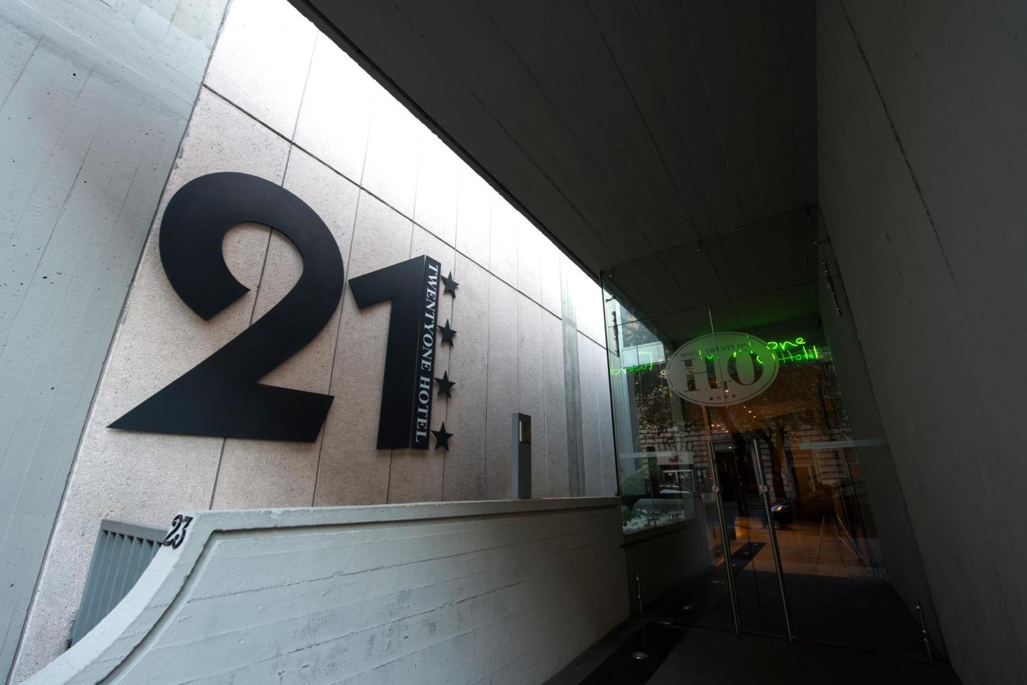Hotel Twentyone 4*