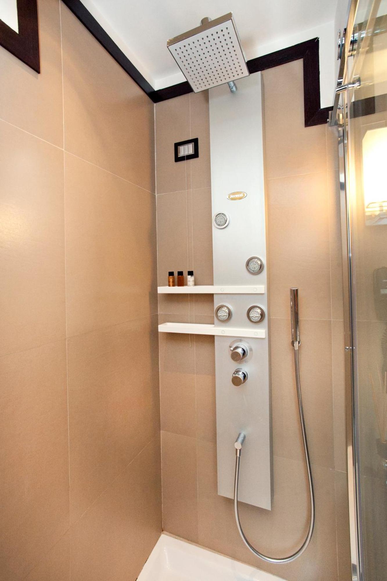 Affittacamere Les Fleurs Luxury House