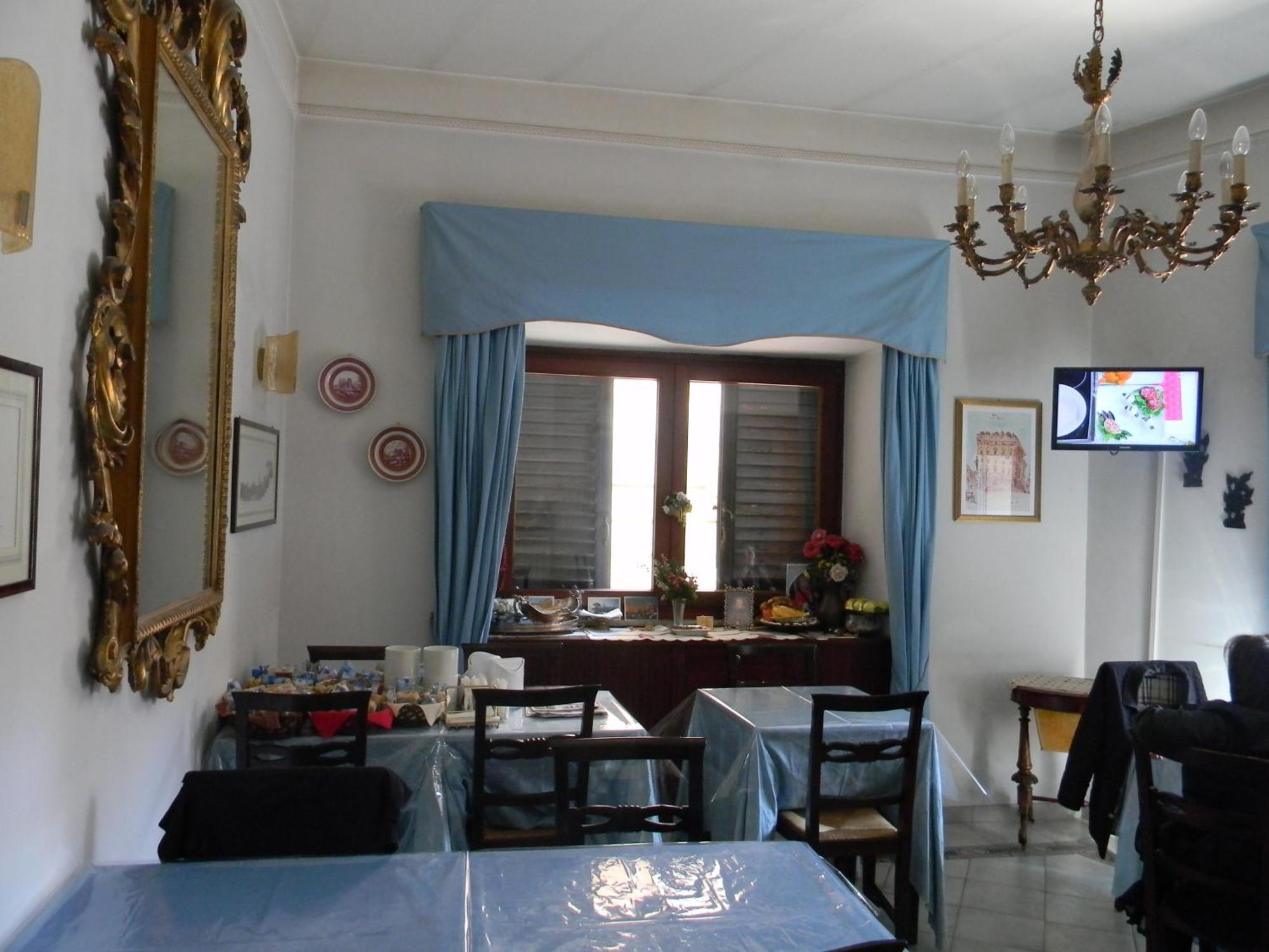 Hotell Primavera 2*