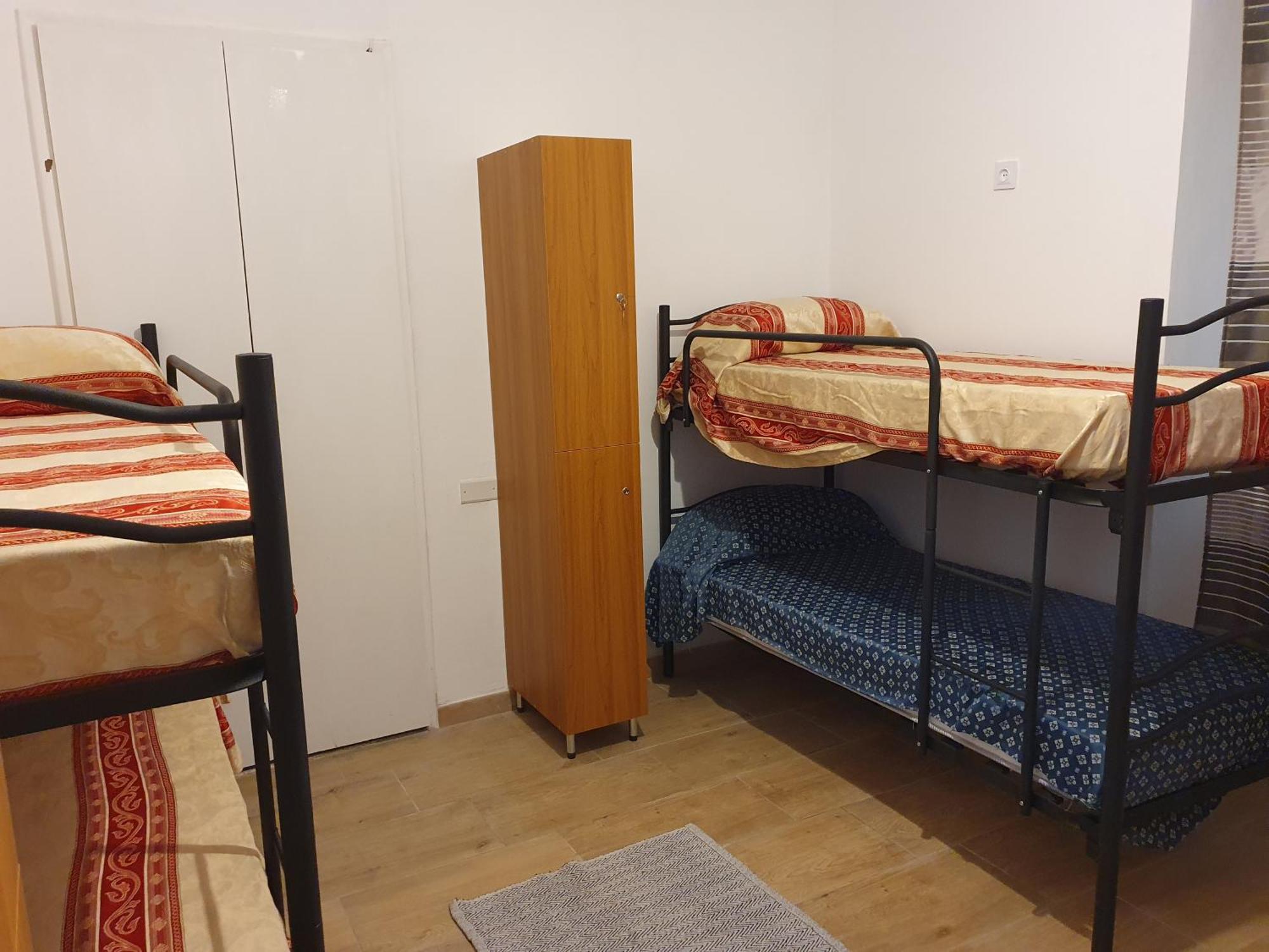 Hostal Frank 35 *