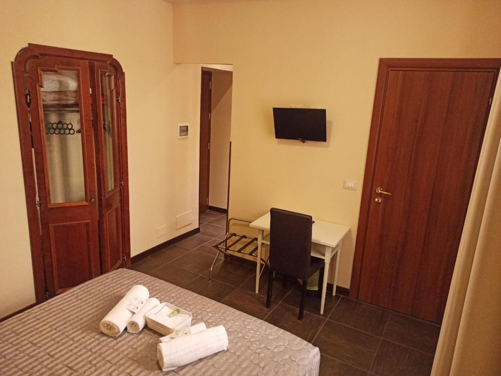 Domina Popolo Rome
