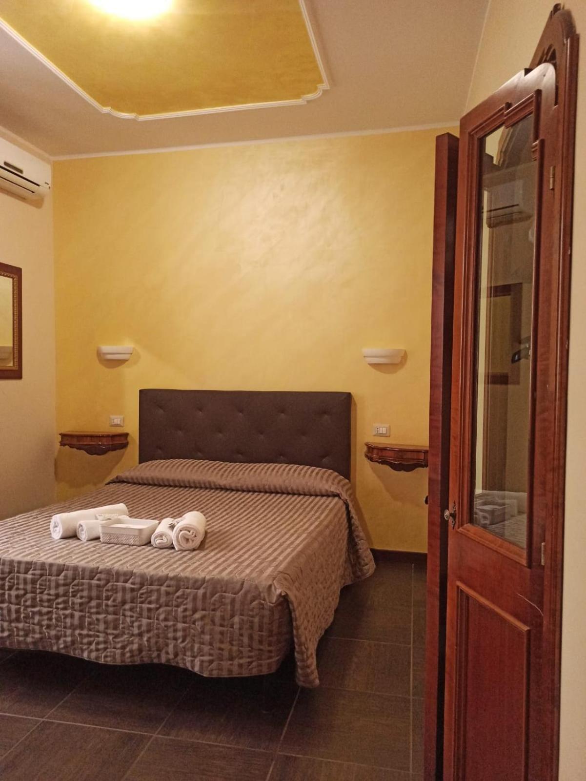 Domina Popolo Rome