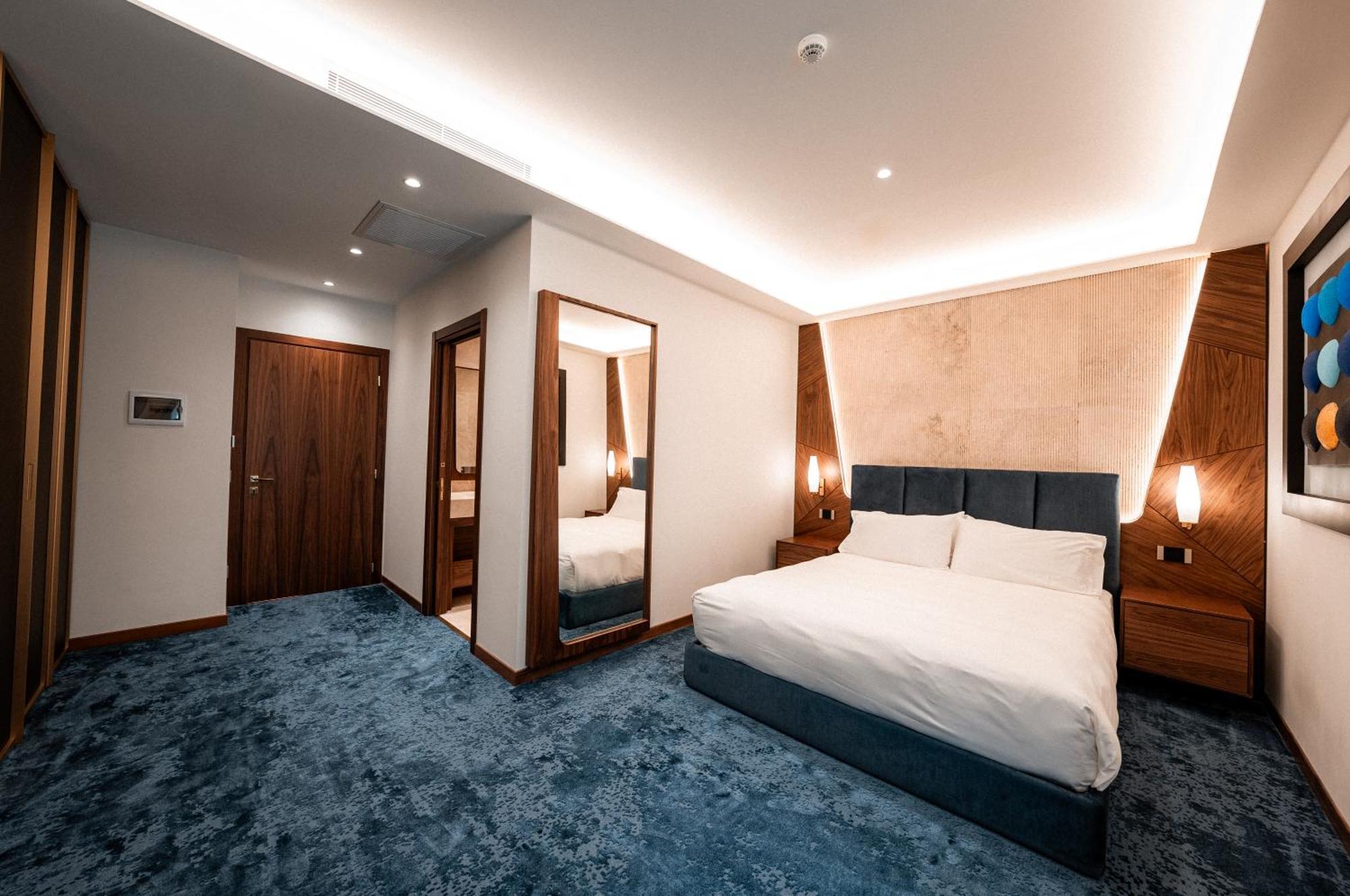Via Veneto 5* Roma