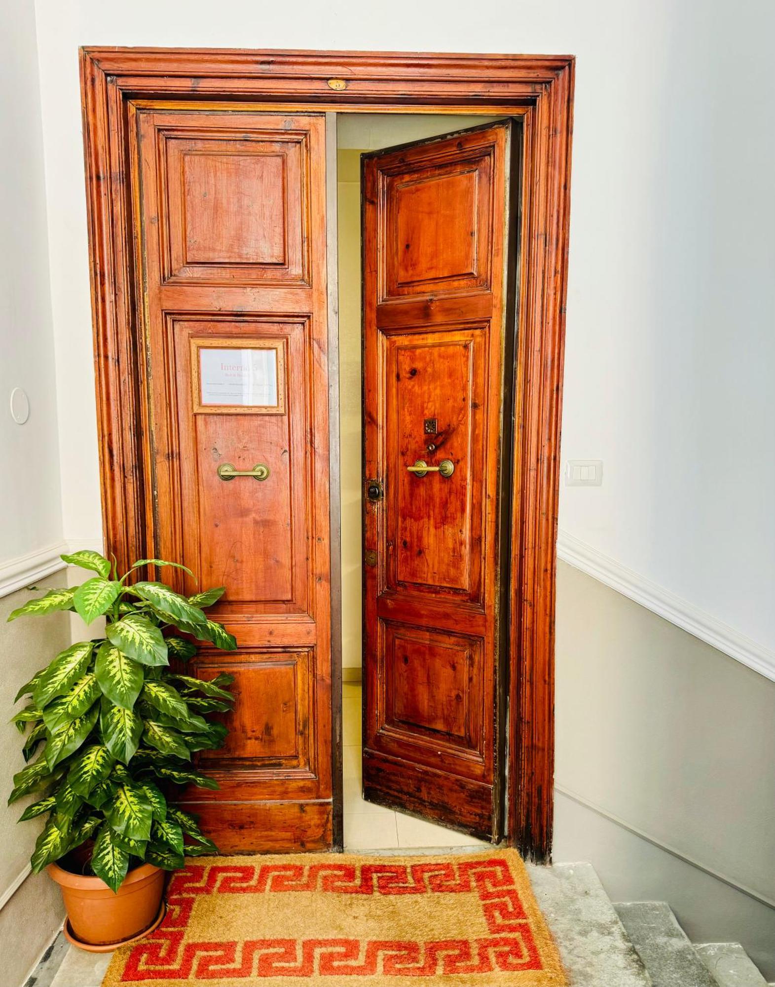 Interno 5 Bed & Breakfast 2*