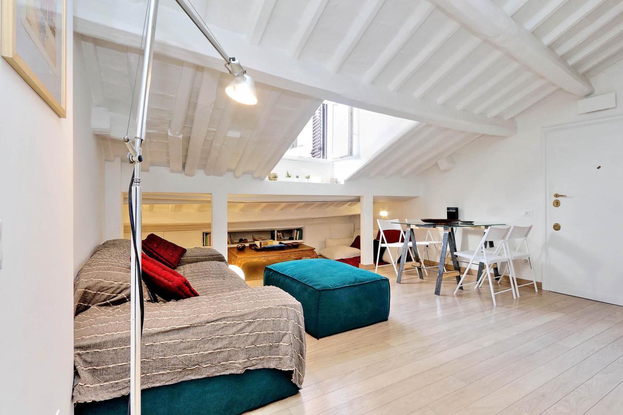 Pantheon Charming Attic | Romeloft * Roma