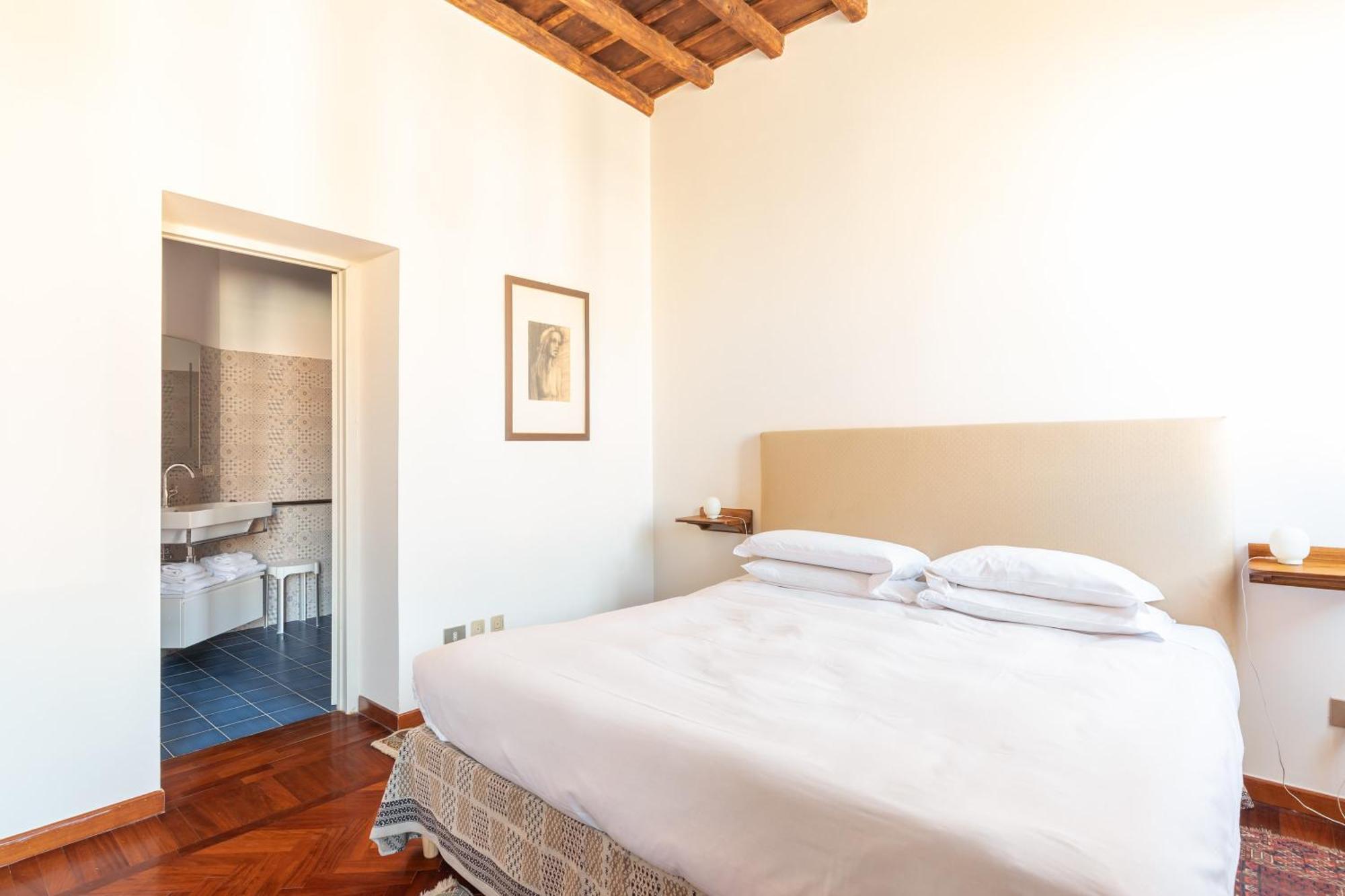 Apartment Trevi Comfortable With Terrace | Romeloft *