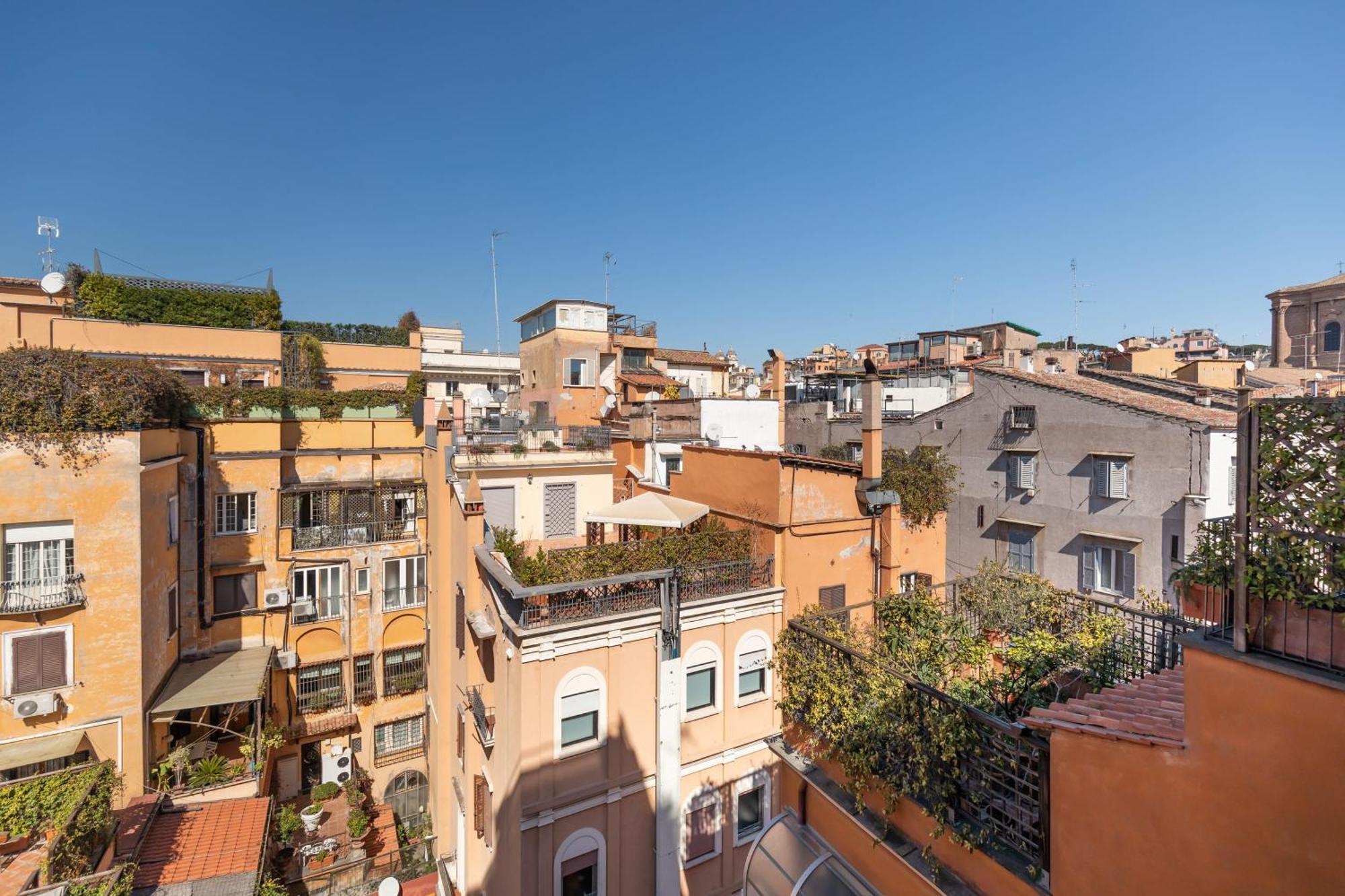 Trevi Comfortable With Terrace | Romeloft Rome