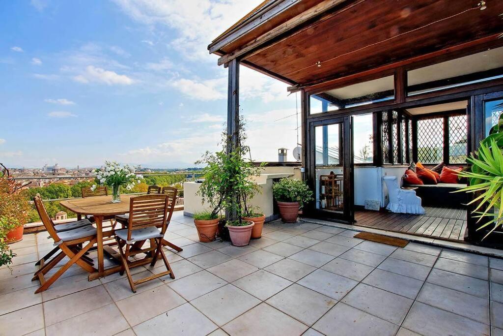 Sant'onofrio Terrace Apartment *