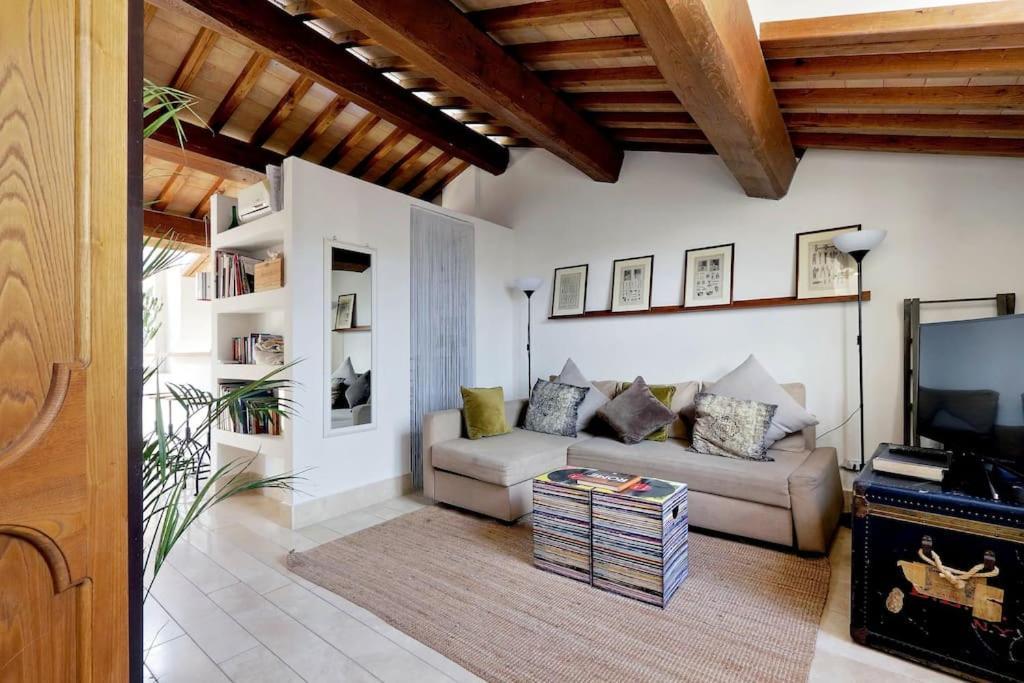 Pantheon Stylish Attic Leilighet