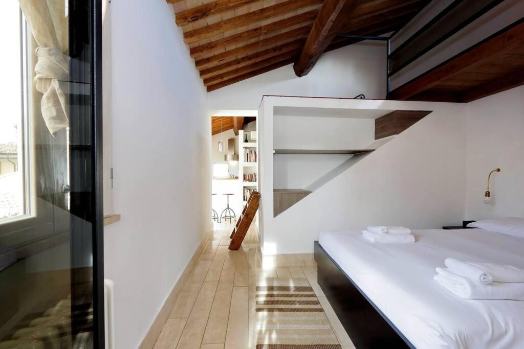 Leilighet Pantheon Stylish Attic *