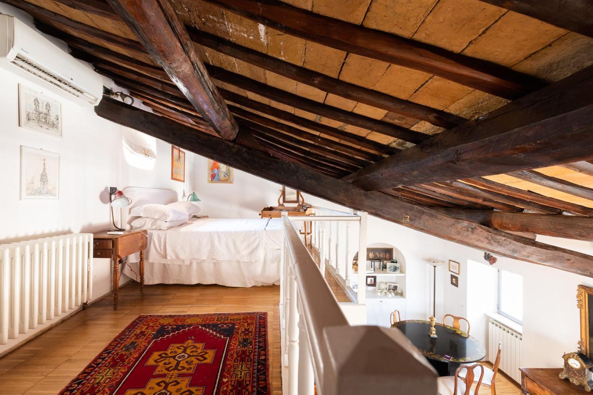 Farnese Stunning Penthouse | Romeloft Appartamento