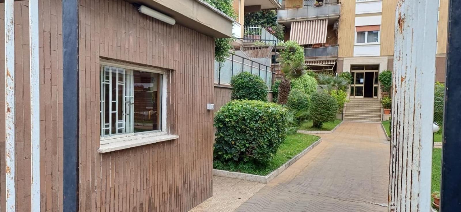 Con Giardino Via Silvestri Apartamento *