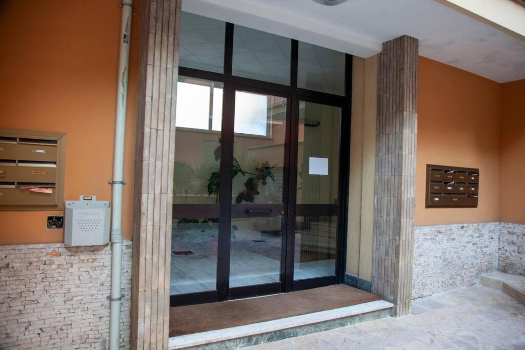 Modern And Stylish Flat Next To Metro Appartamento *