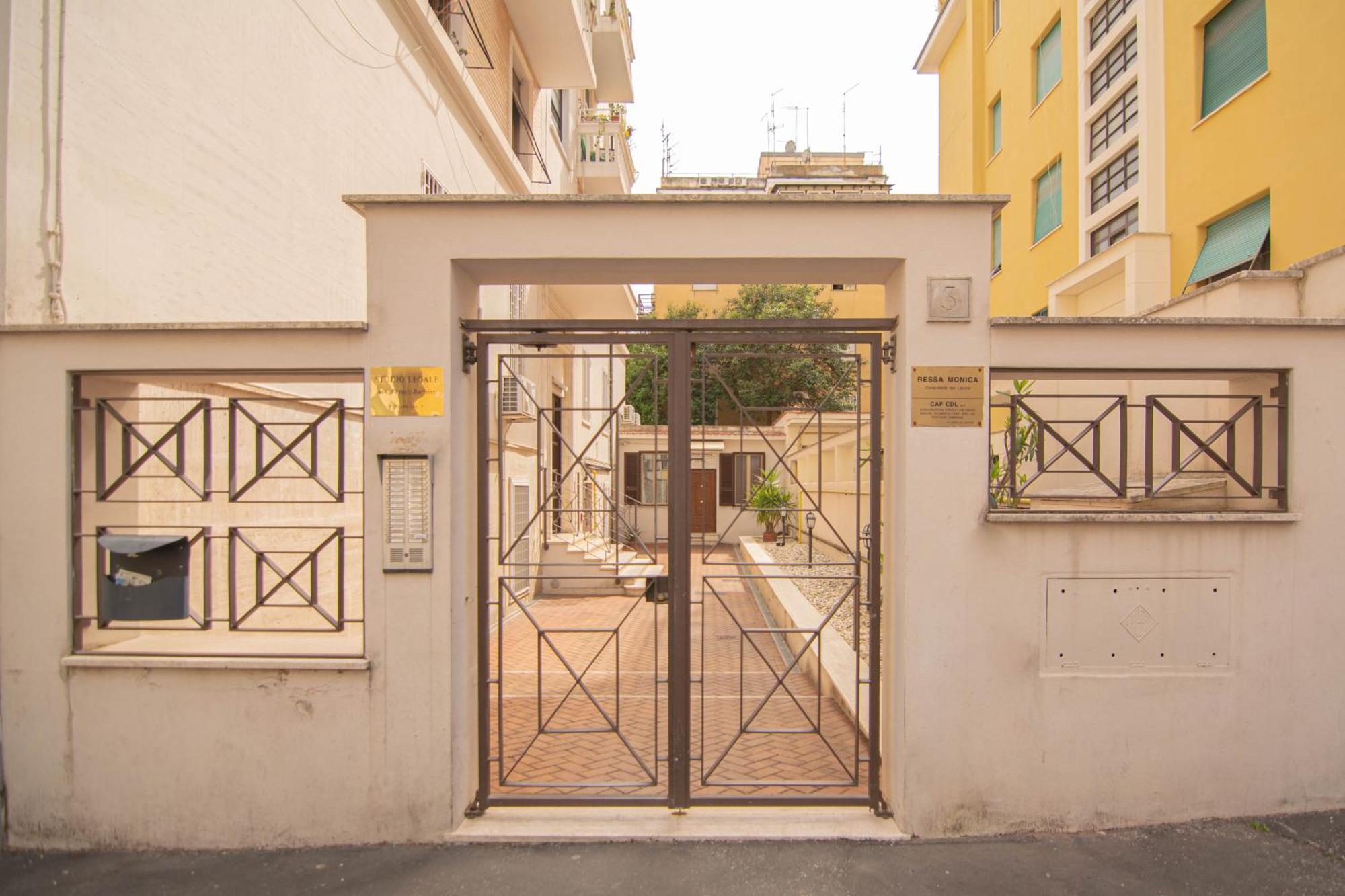 Domus Eroi Apartment Rom