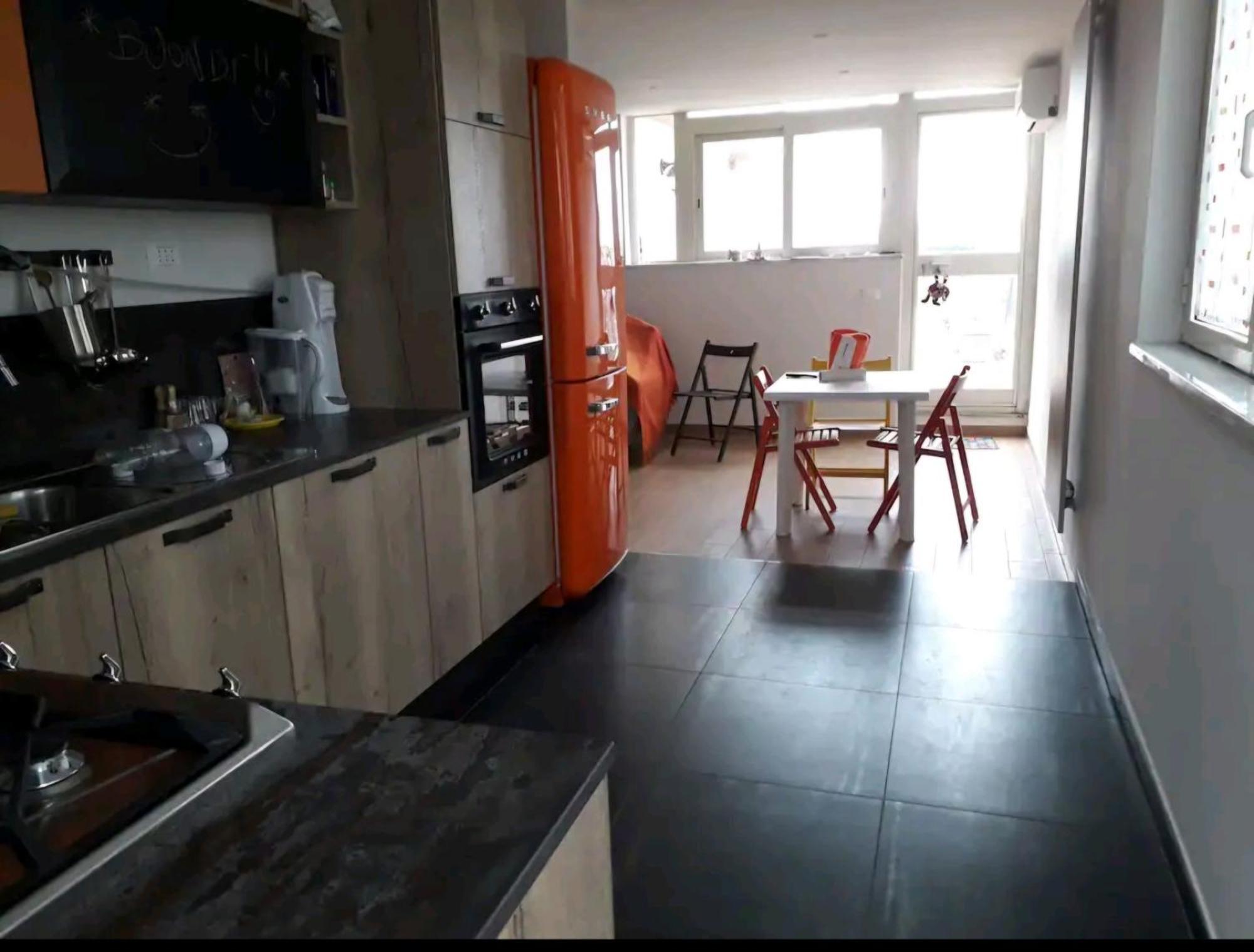 Privat overnatting Stanza In Superattico, Terrazzato, Luminoso, Accogliente, Bagno Privato