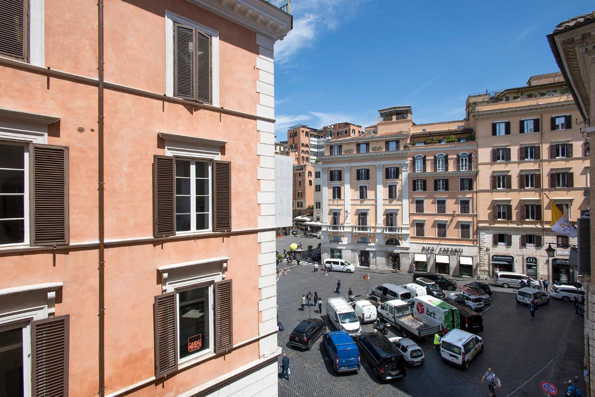Av Domus Propaganda Roma