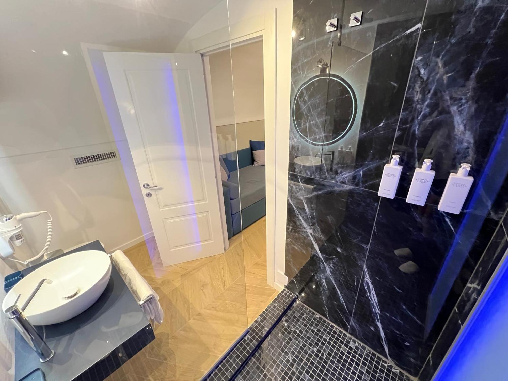 Luxury Blue Suites- Leilighet