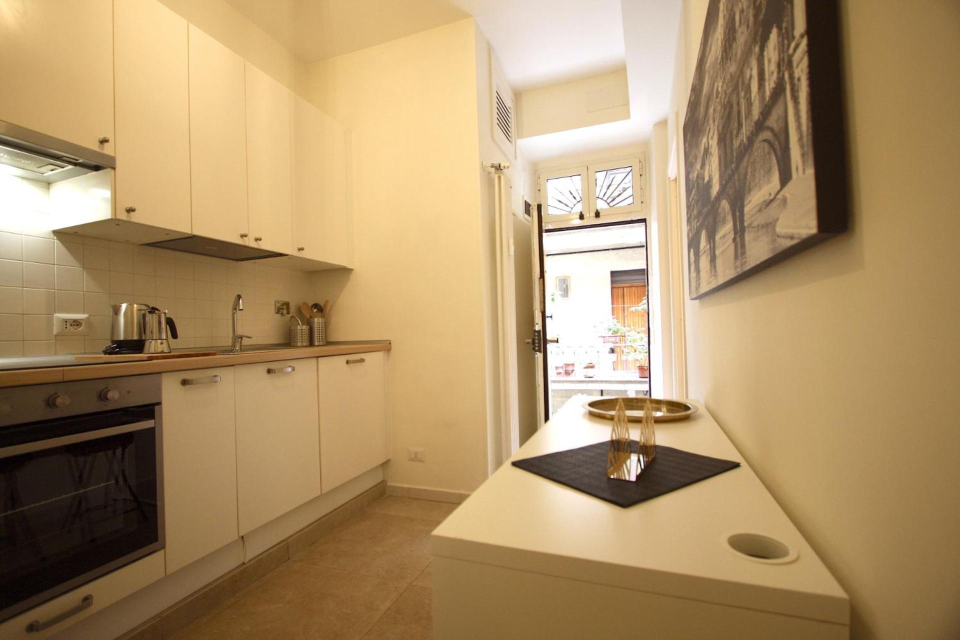 San Lorenzo House *