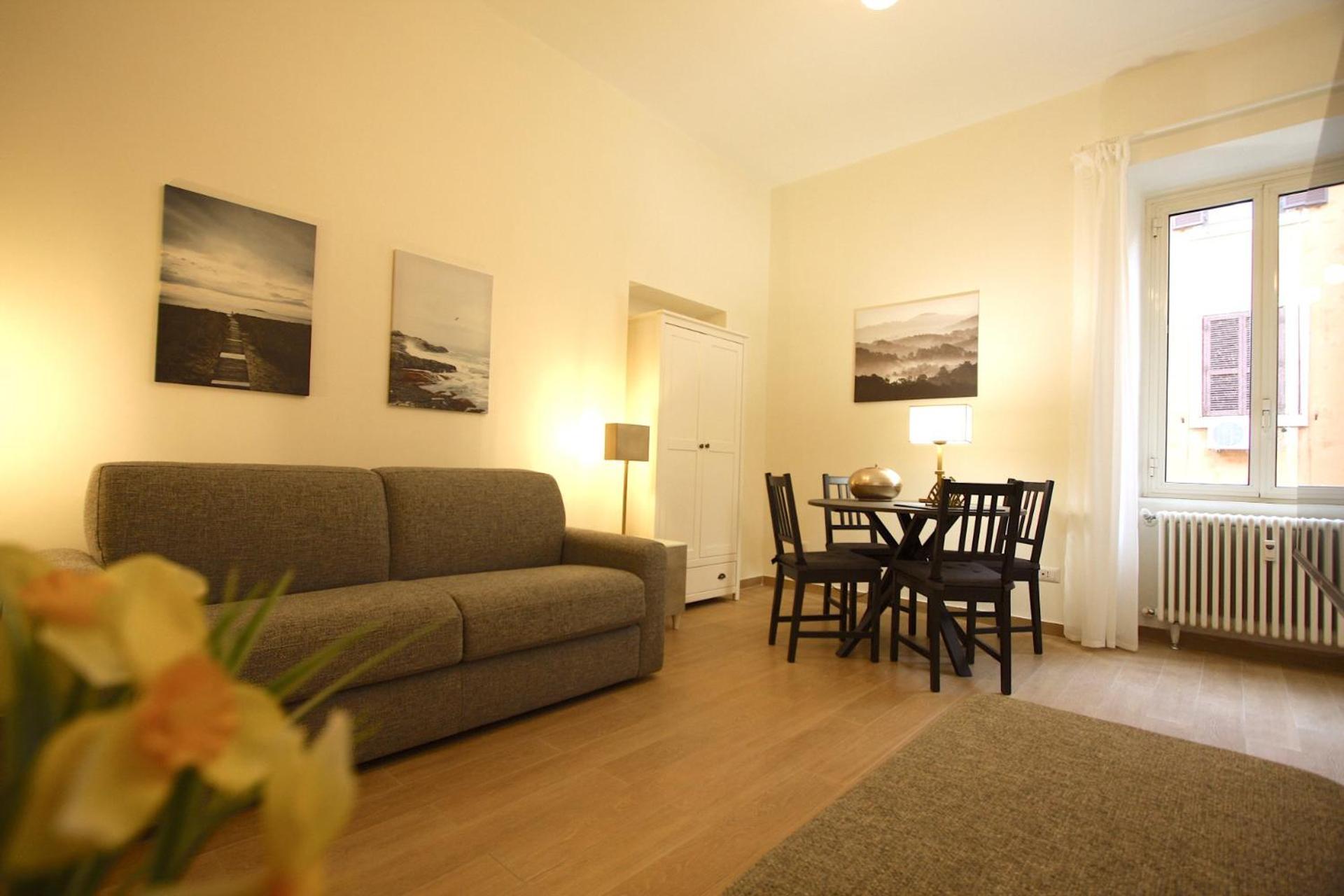 San Lorenzo House *