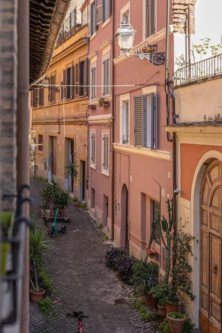 18 Ciancaleoni House Roma