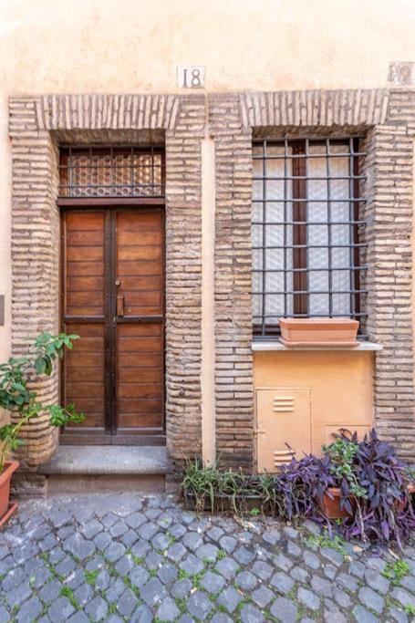 18 Ciancaleoni House * Roma