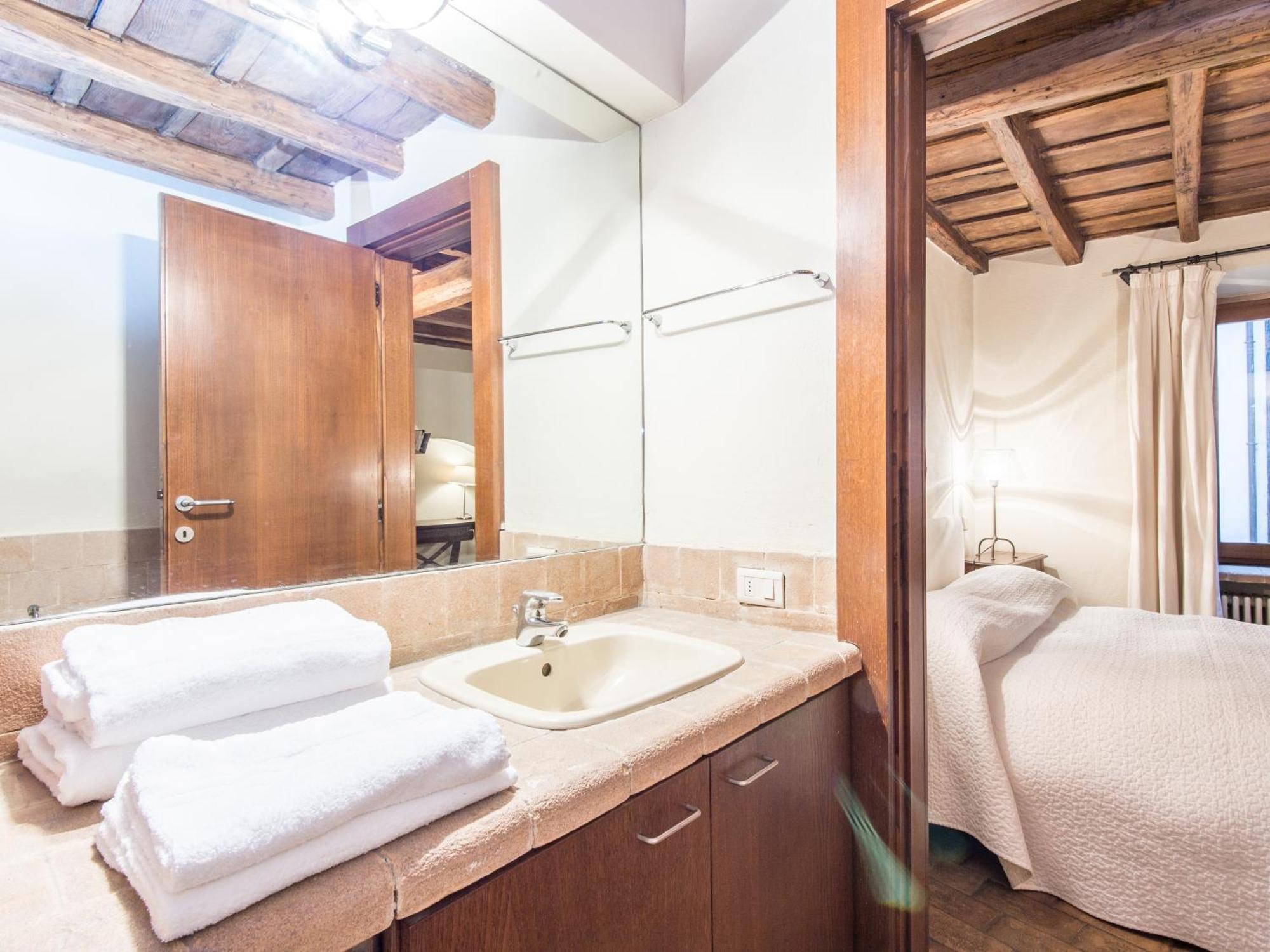 Enchanting Two Bedroom Navona Roma